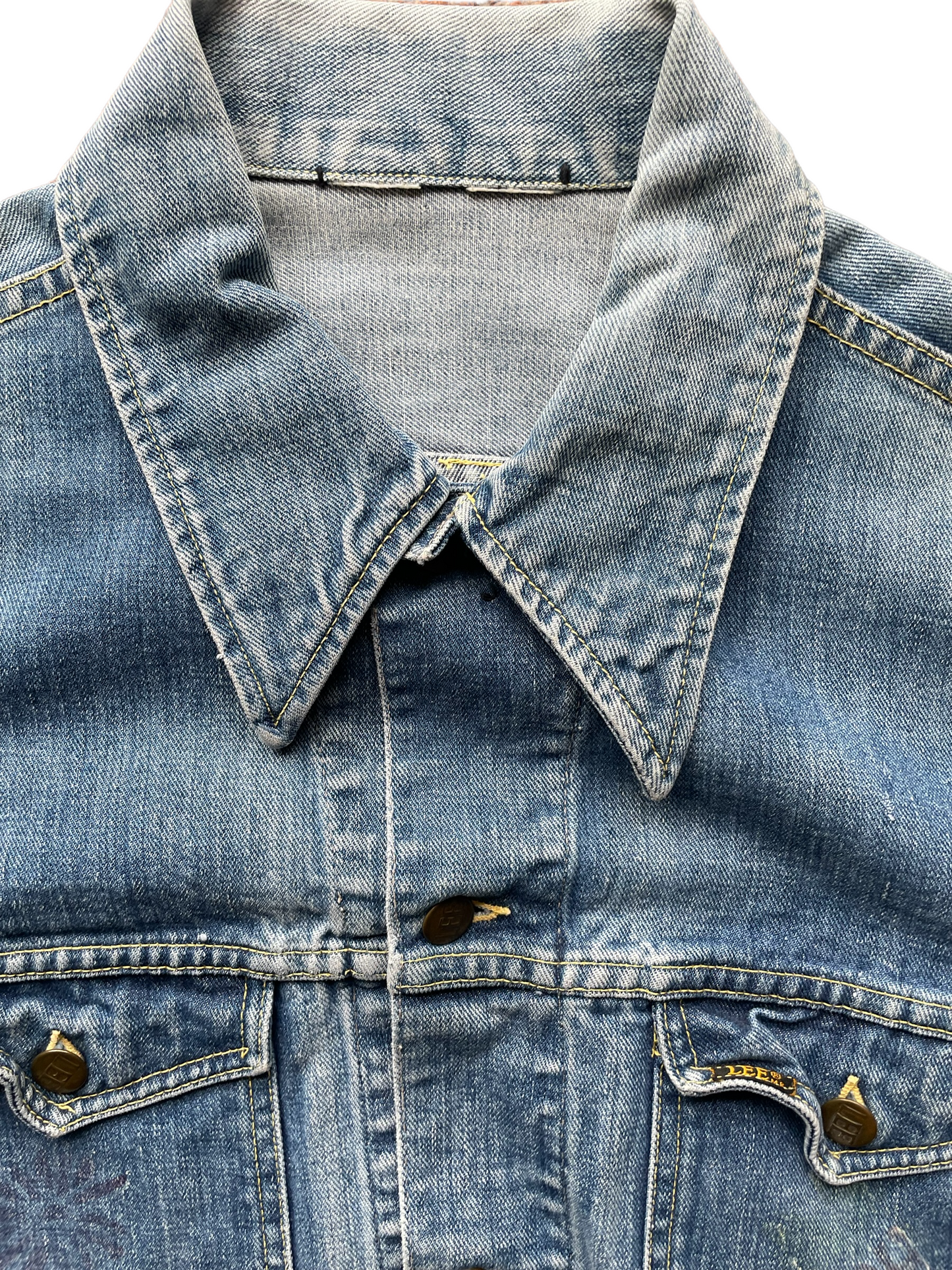 vintage lee jacket front view close up. seattle true vintage. barn owl vintage.
