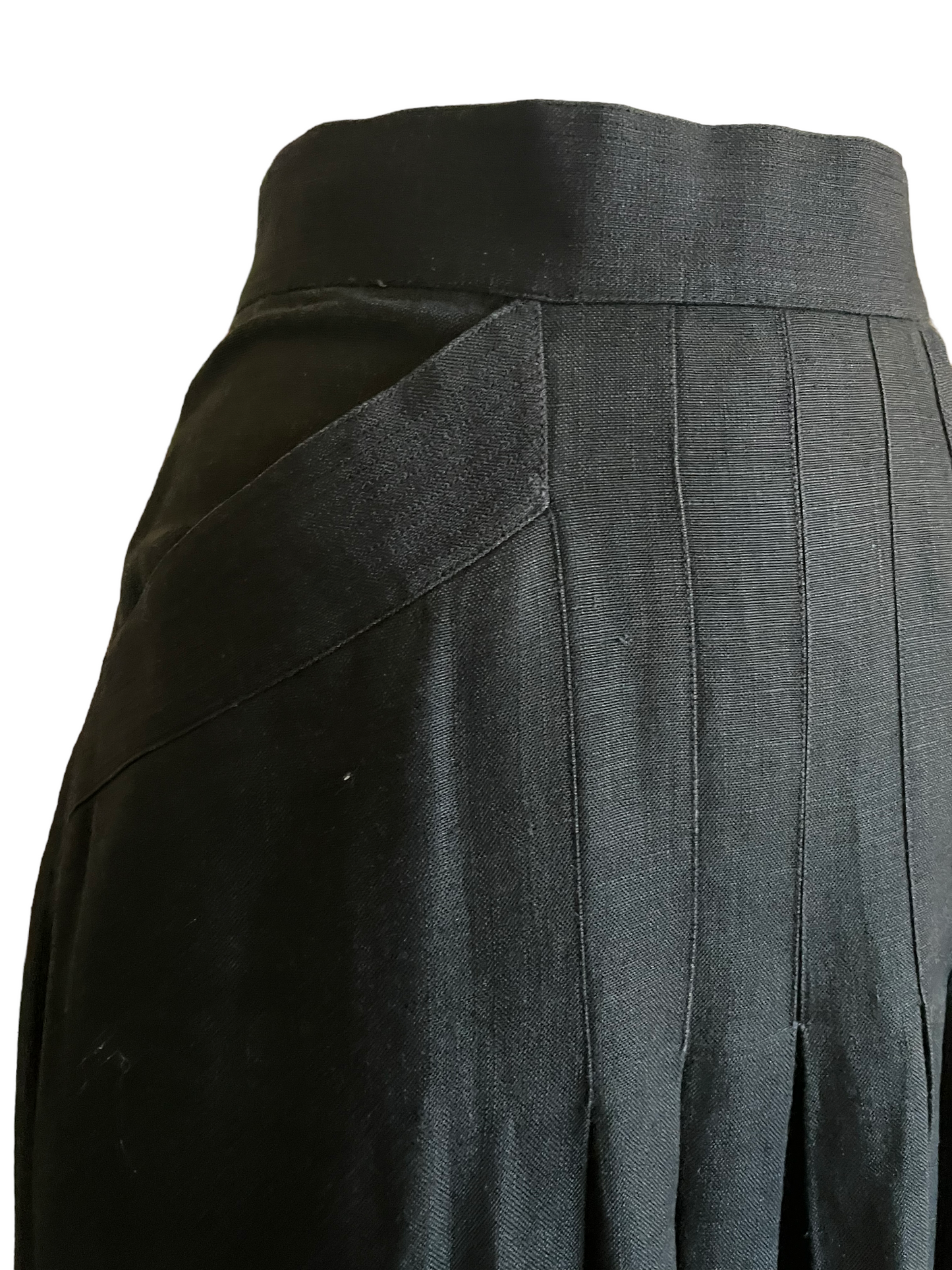 View of right pocket Vintage 1970s Linen Chanel Skirt | Barn Owl VIntage | Vintage Seattle Skirts