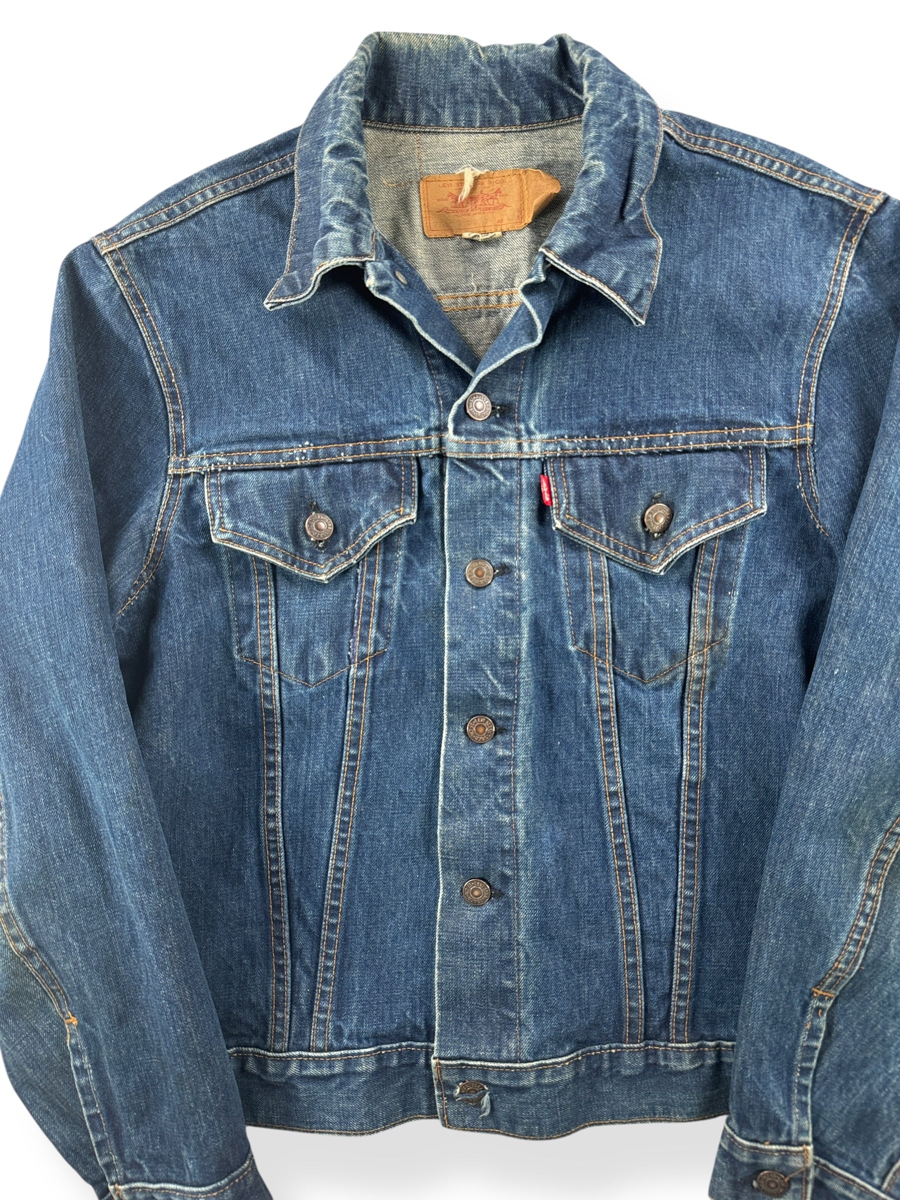 Front Close Up of Vintage 70s Era 70505 Levi's Dark Wash Trucker Jacket SZ 42