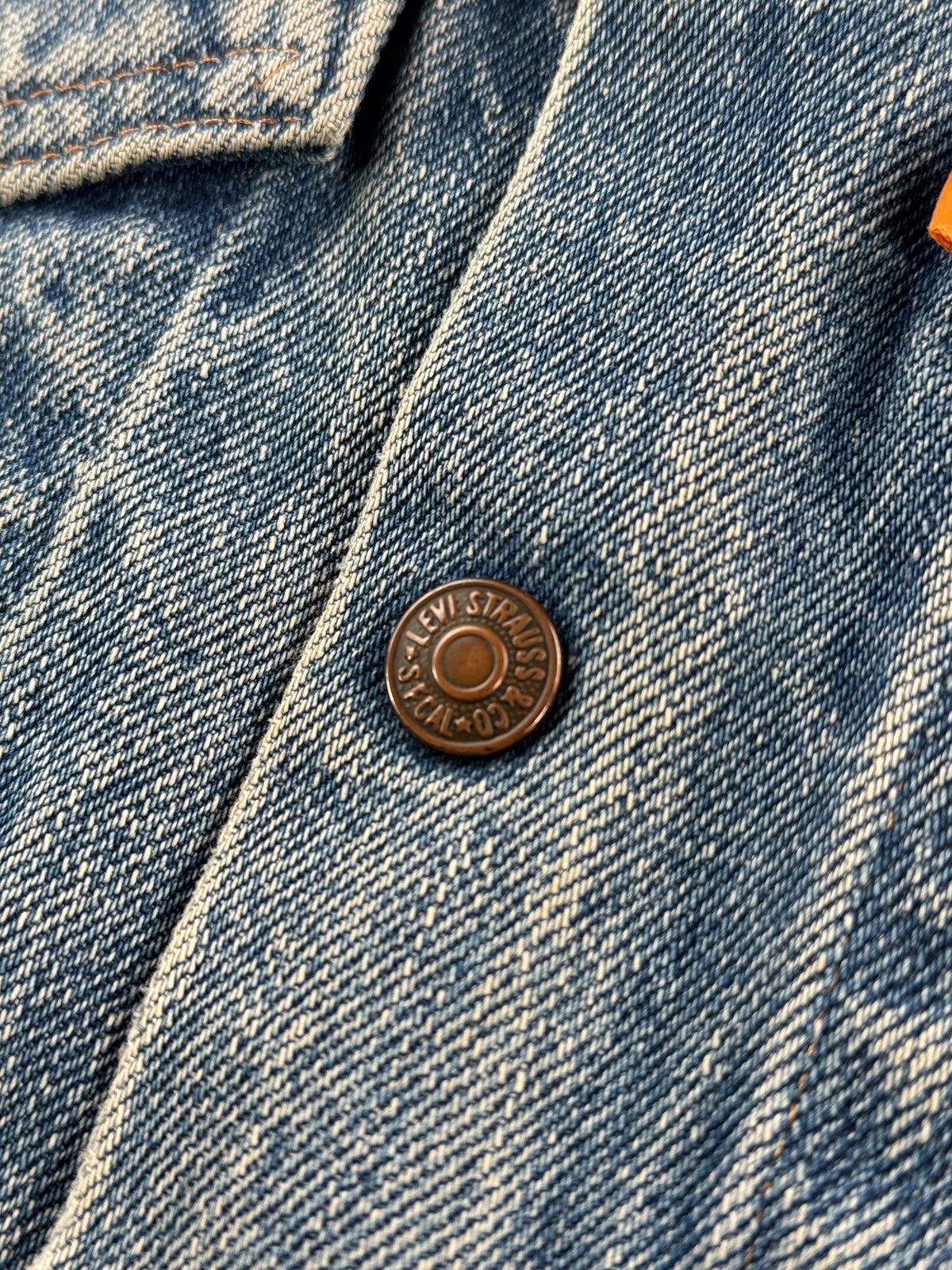 Buttons on Vintage 70’s Orange Tab Levi’s Denim Jacket SZ S