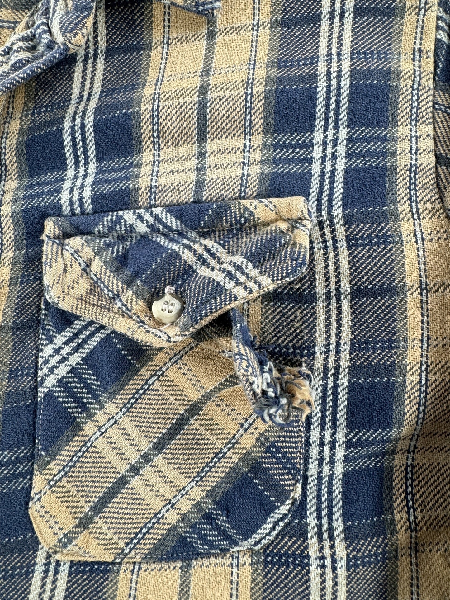 Damaged Pocket on Vintage The Alaskan Beige and Navy Cotton Flannel SZ M