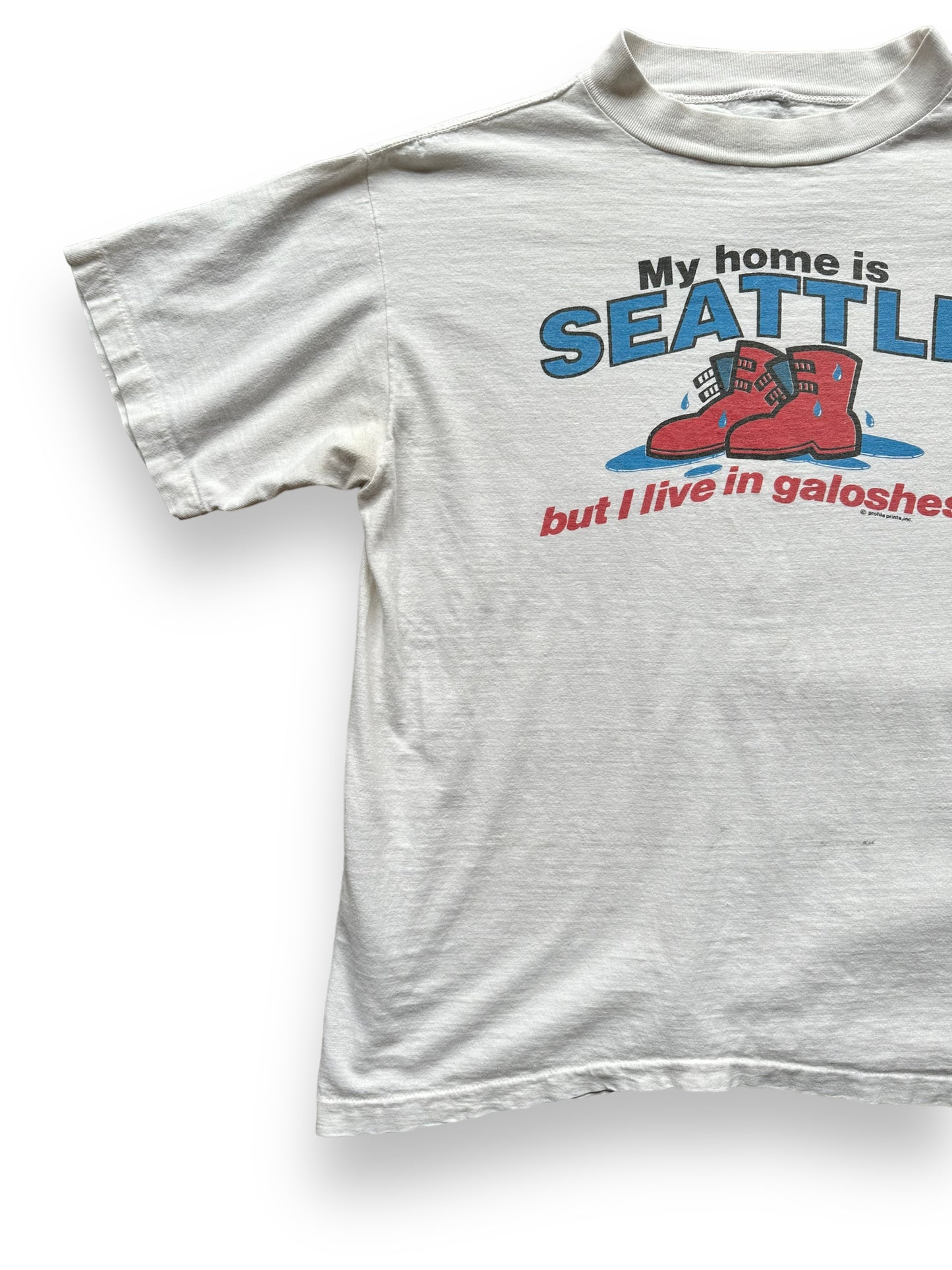 Front Right View of Vintage Seattle Rain Humor Tee SZ L | Vintage Seattle Tourist Tees | Barn Owl Vintage Tees Seattle