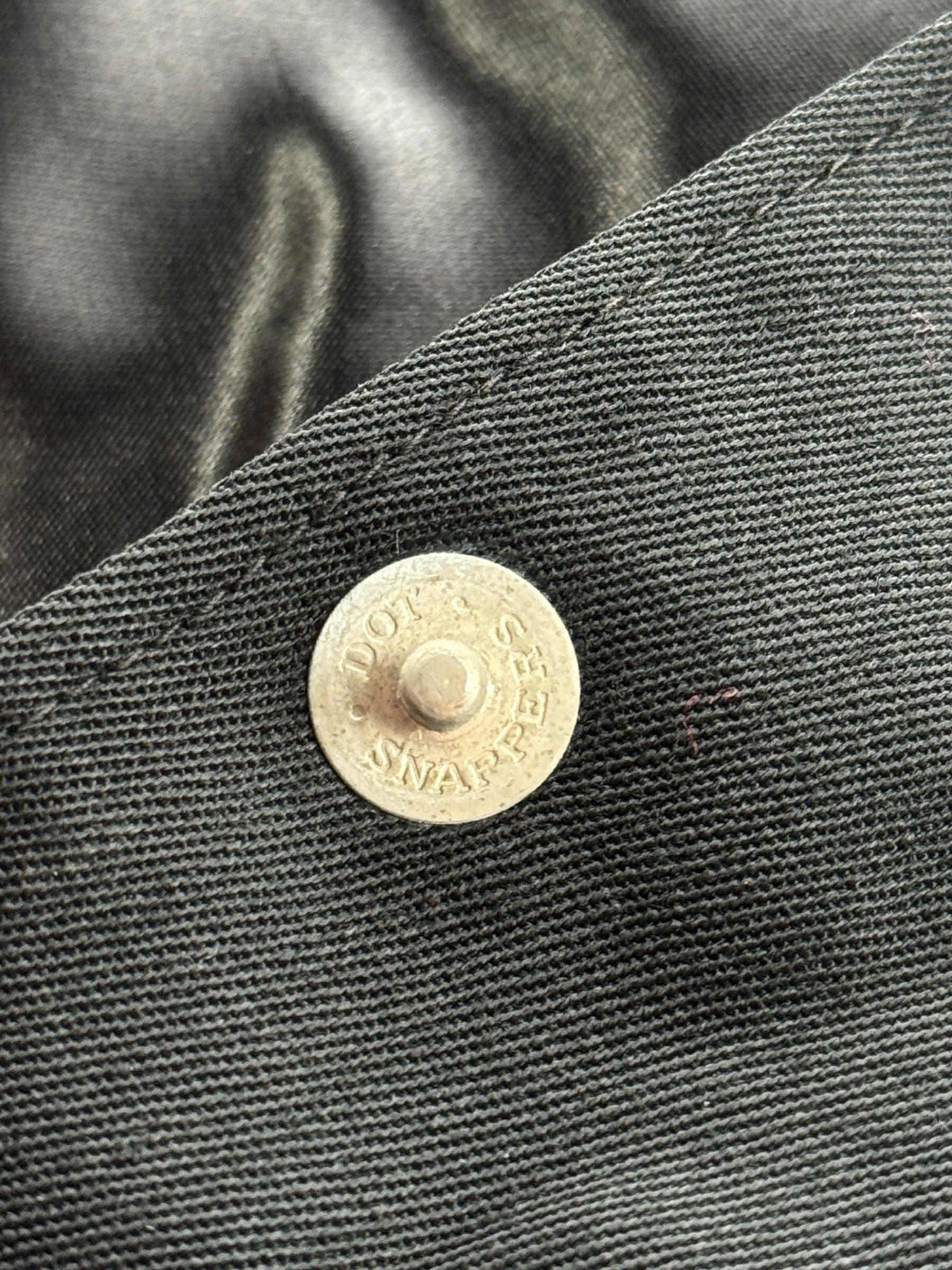 Dot Snappers branding on button of Vintage Hummingbirds "Sallie" Motorcycle Club Member Vest SZ M