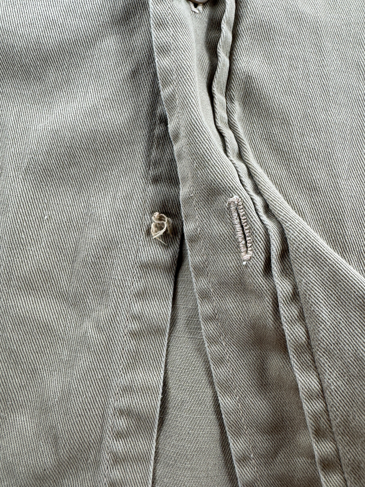 Missing button on Vintage 1940s Penneys Work Shirt SZ M
