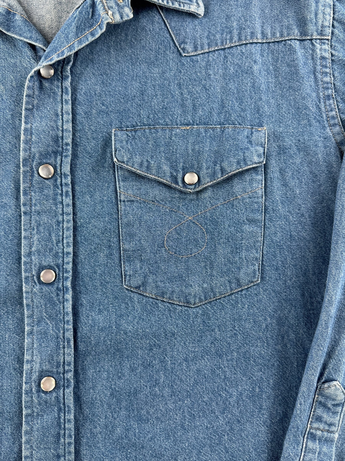 Pockets on Vintage Big Mac Denim Pearl Snap Shirt SZ L