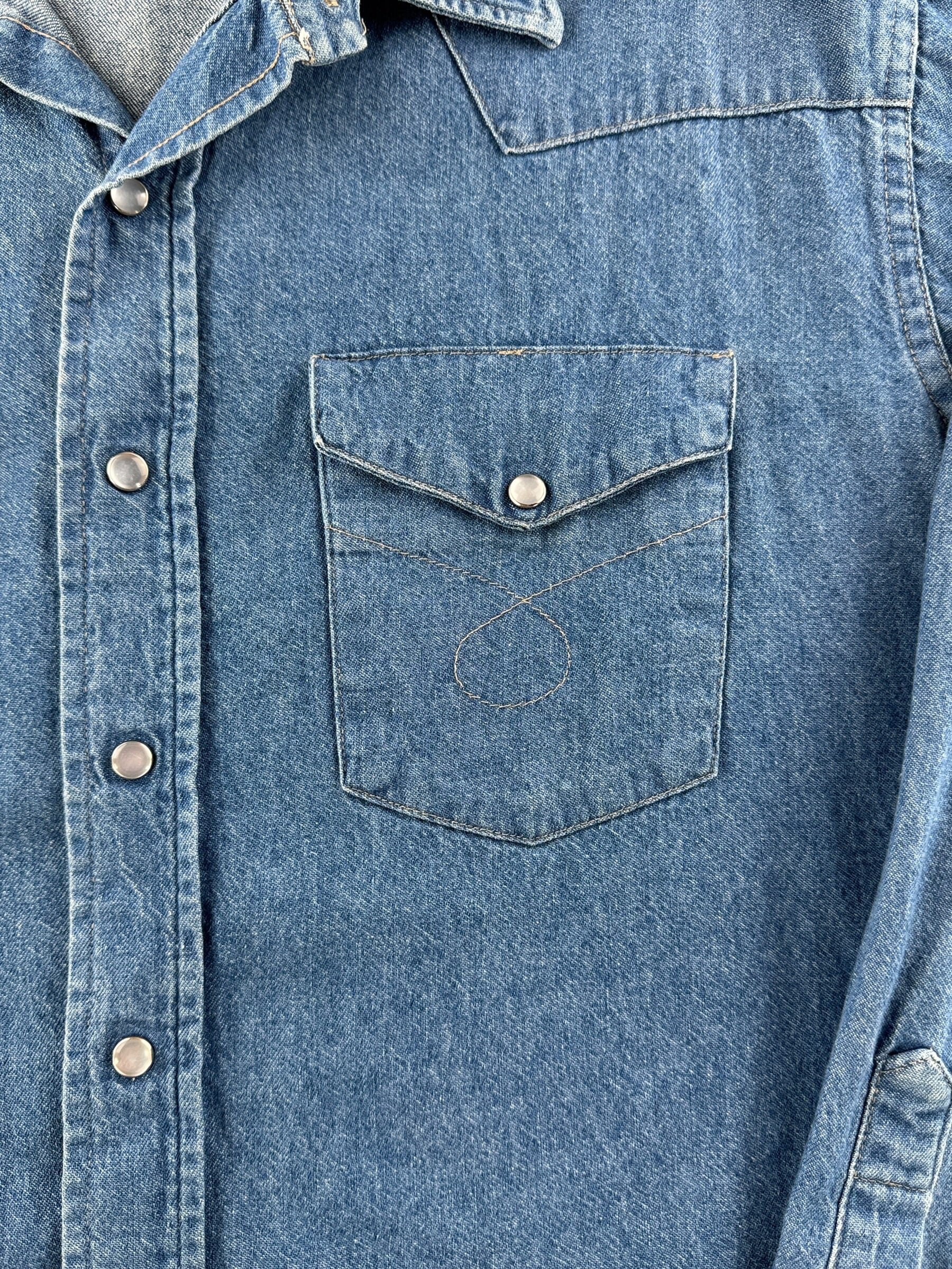 Pockets on Vintage Big Mac Denim Pearl Snap Shirt SZ L