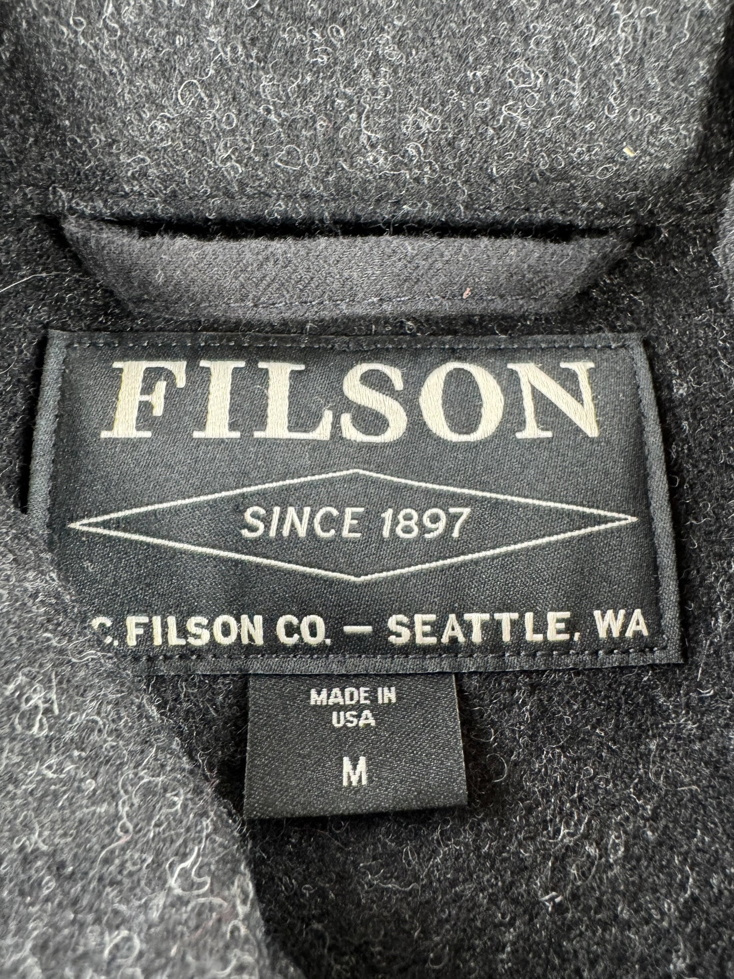 Label on Filson Charcoal Mackinaw Wool Cruiser SZ M