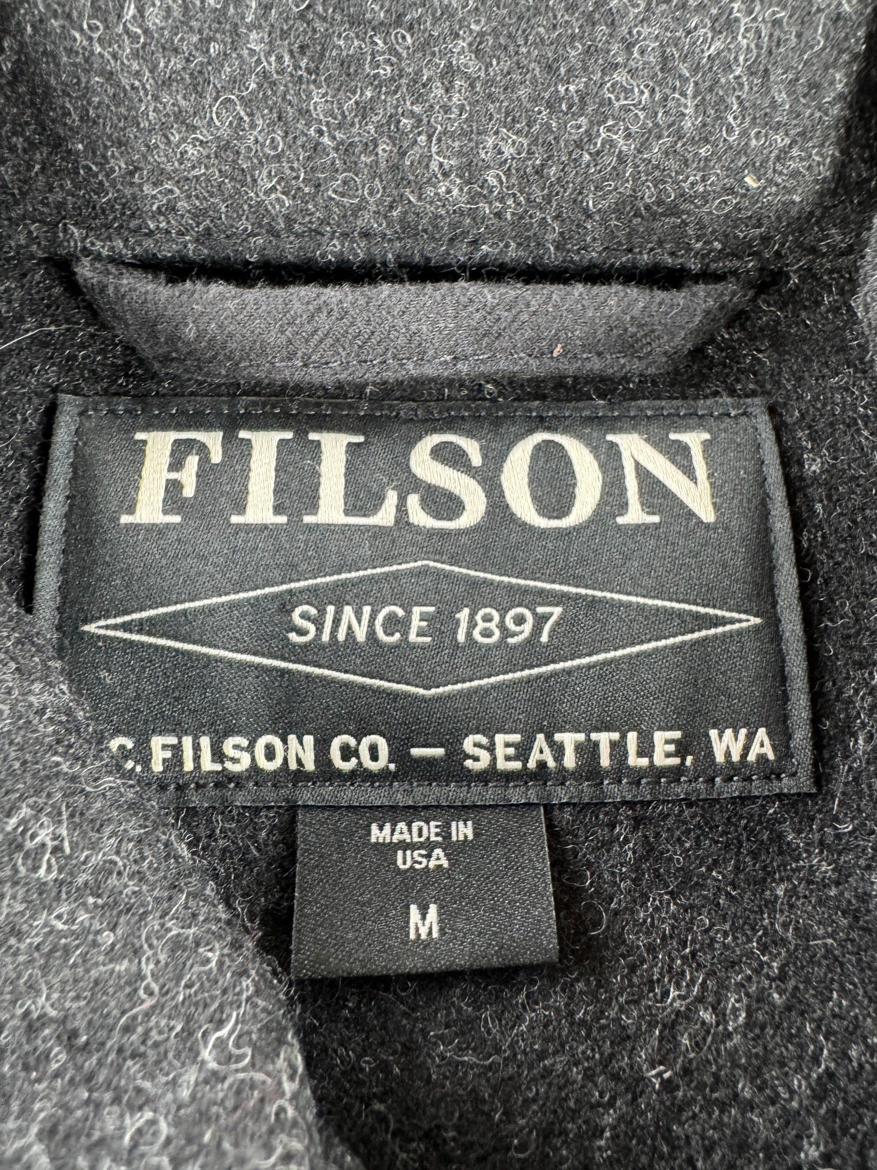 Label on Filson Charcoal Mackinaw Wool Cruiser SZ M
