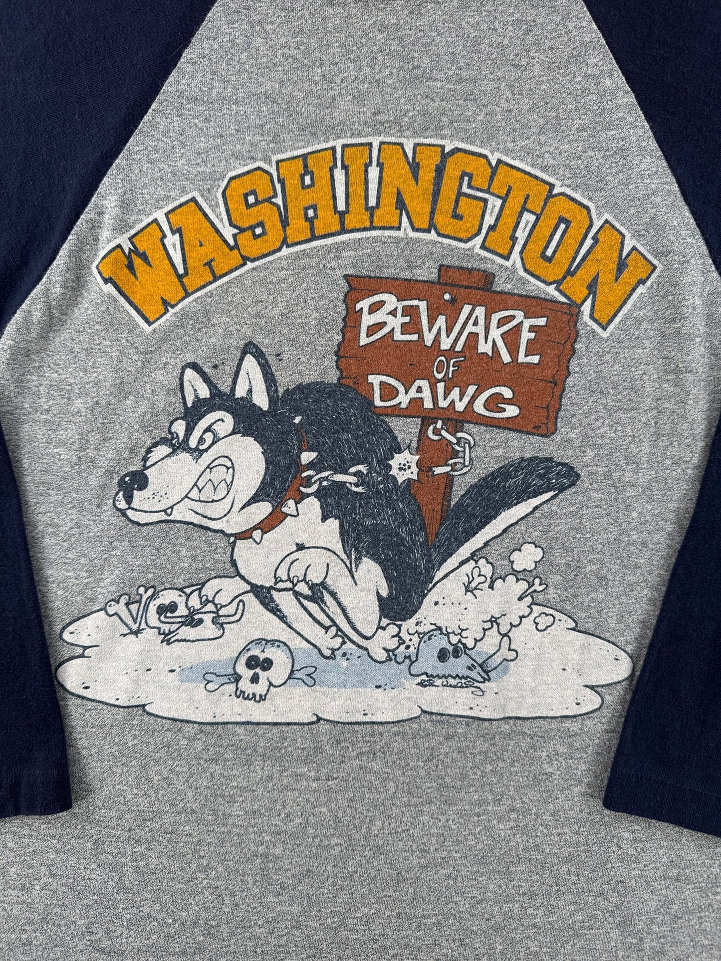 Front graphic Vintage 1980s Washington Beware of Dawg Raglan Tee SZ M (Fits S)