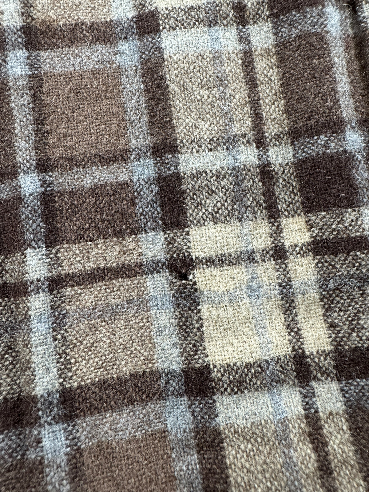 Hole on Vintage Pendleton Brown Board Shirt SZ L