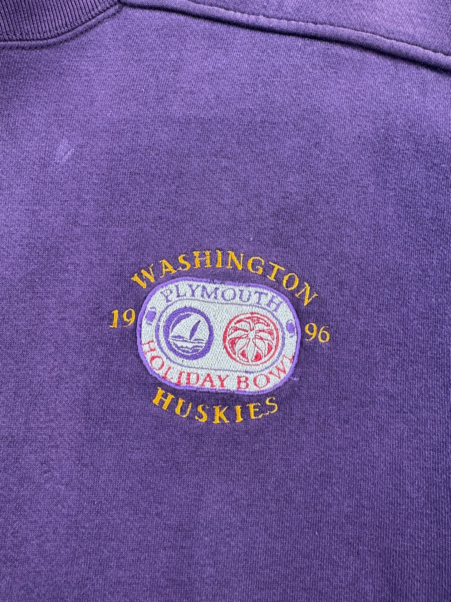 Embroidery on Vintage Huskies '96 Plymouth Holiday Bowl Crewneck SZ L