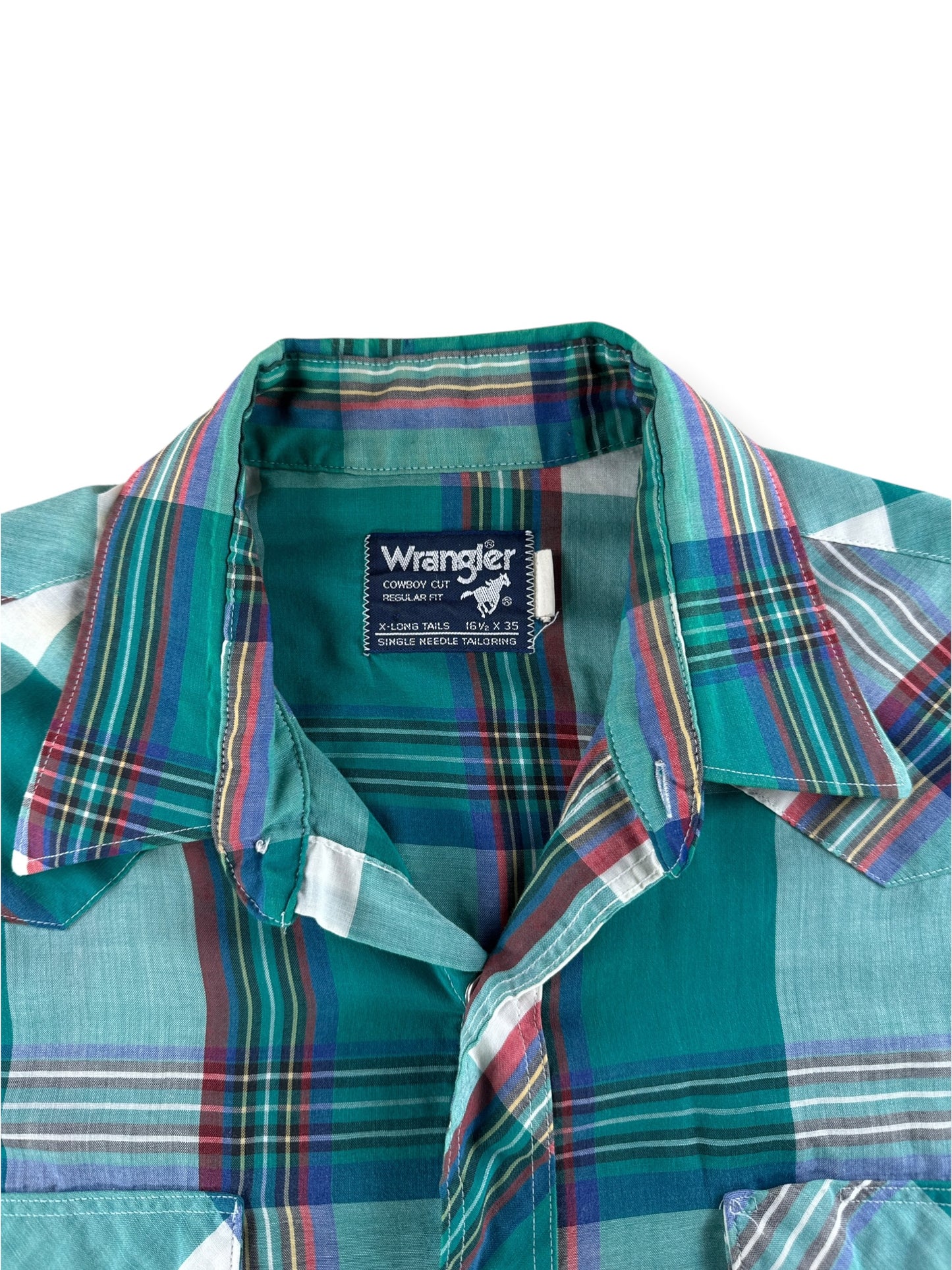 Collar on Vintage Wrangler Green Plaid Pearlsnap SZ 16 1/2