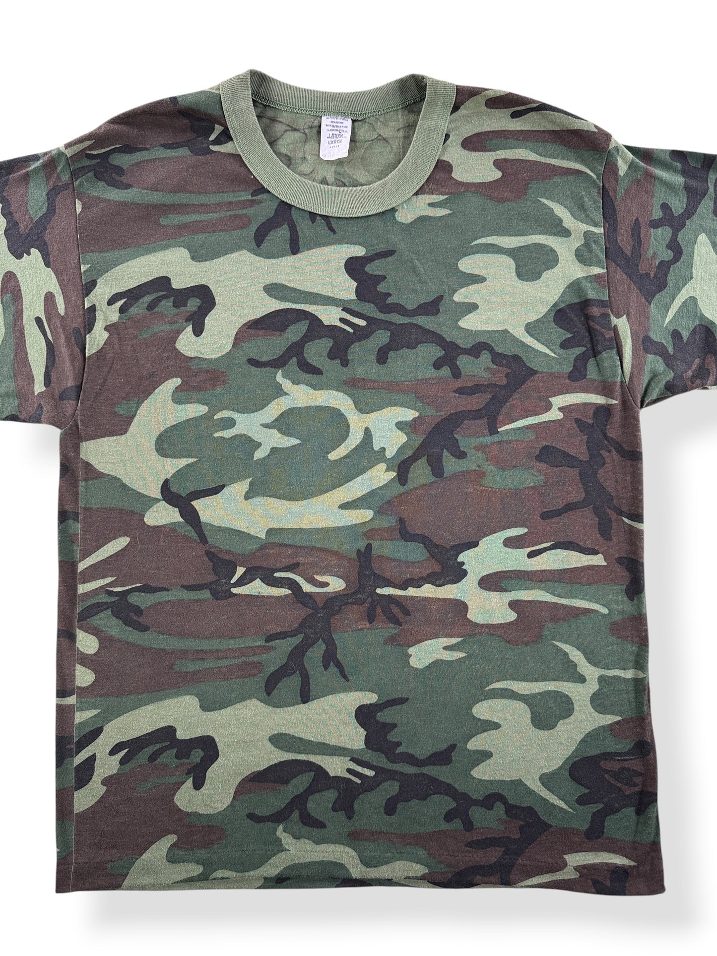 Front Close Up of Vintage Camo Tee SZ L (Fits M)