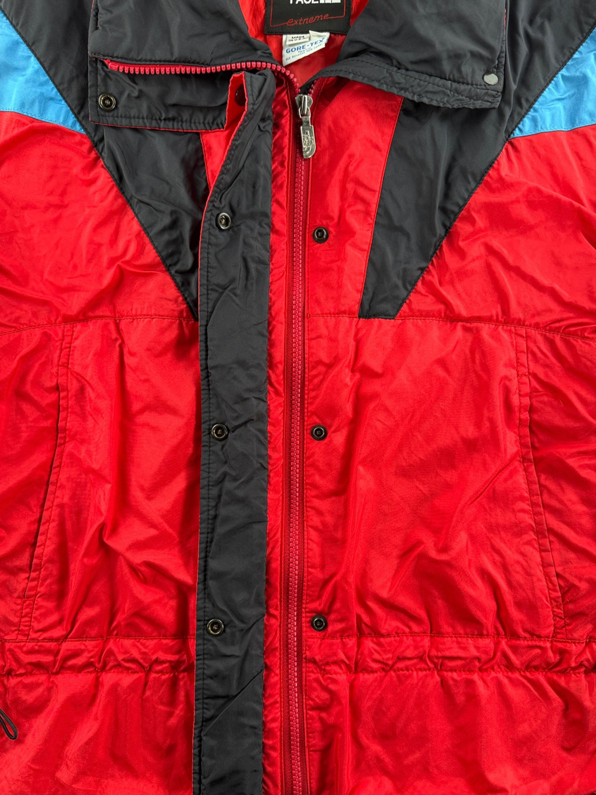 Button openings on Vintage 90s Ladies North Face Goretex Jacket SZ 8