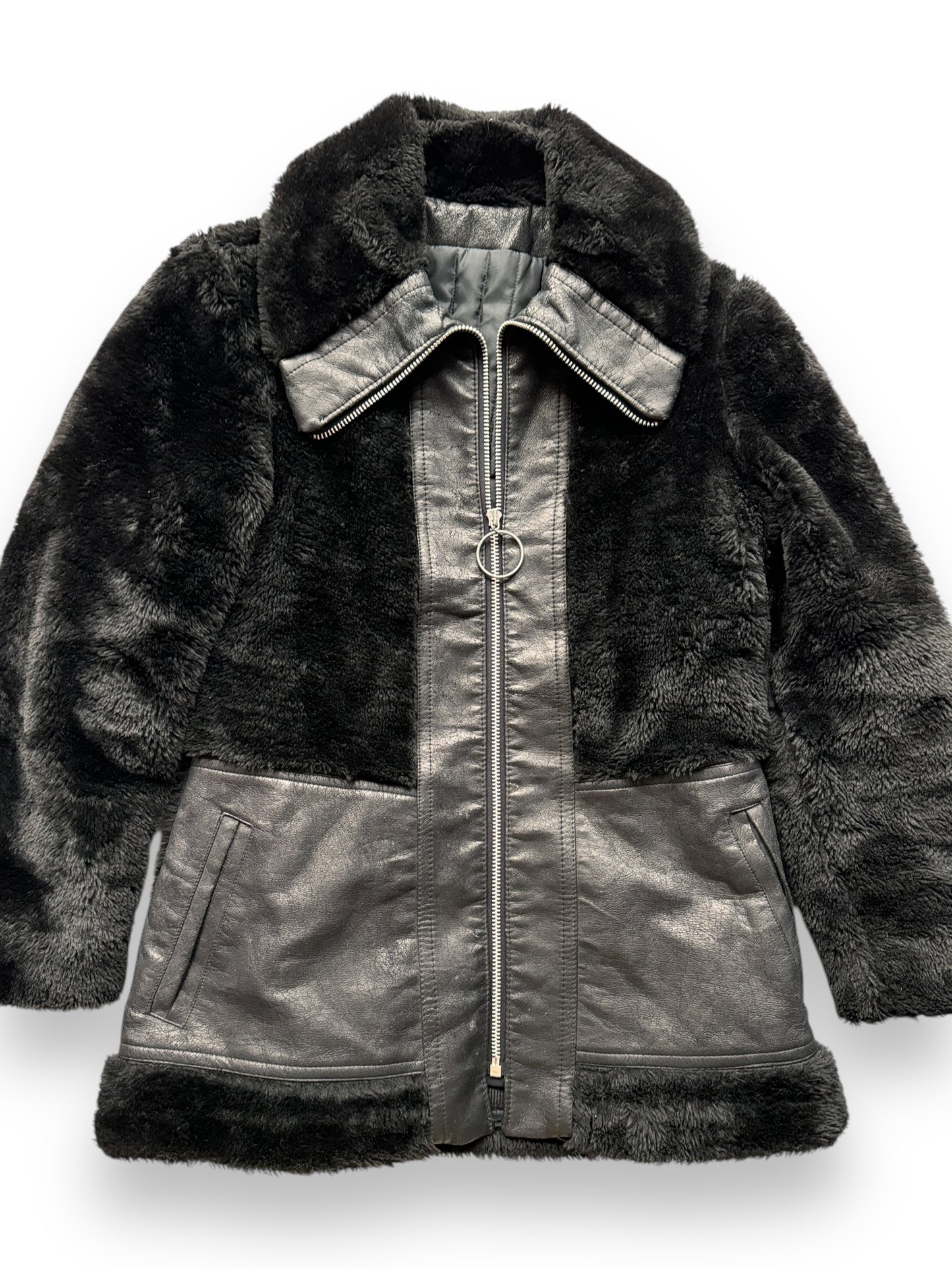 front close up of Vintage Ladies Valor Faux Fur Grizzly Coat SZ 8