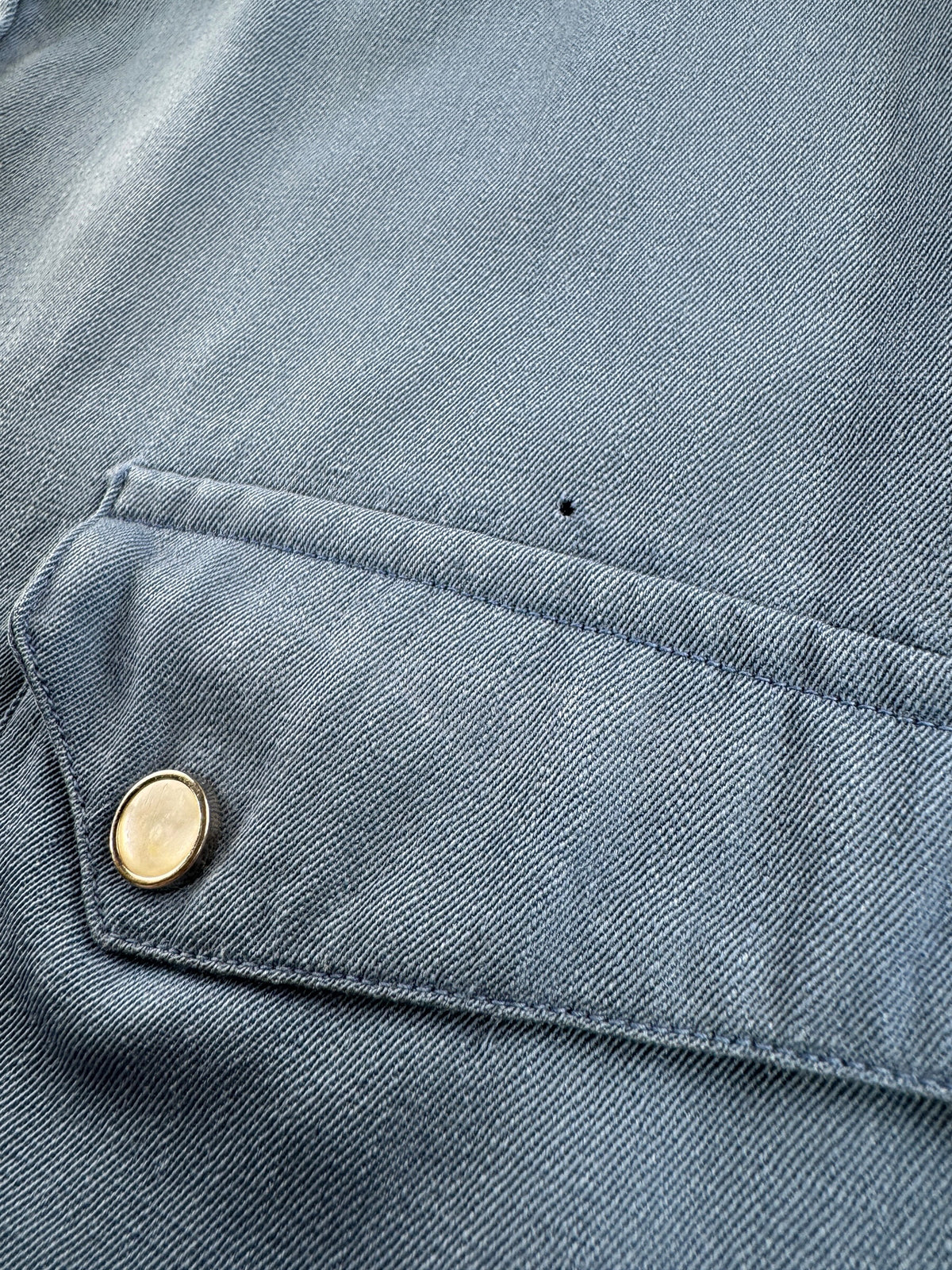 Small hole above pocket on Vintage 40s Era Levis DeLuxe Lorraine Worsted Wool Pearl Snap SZ XL