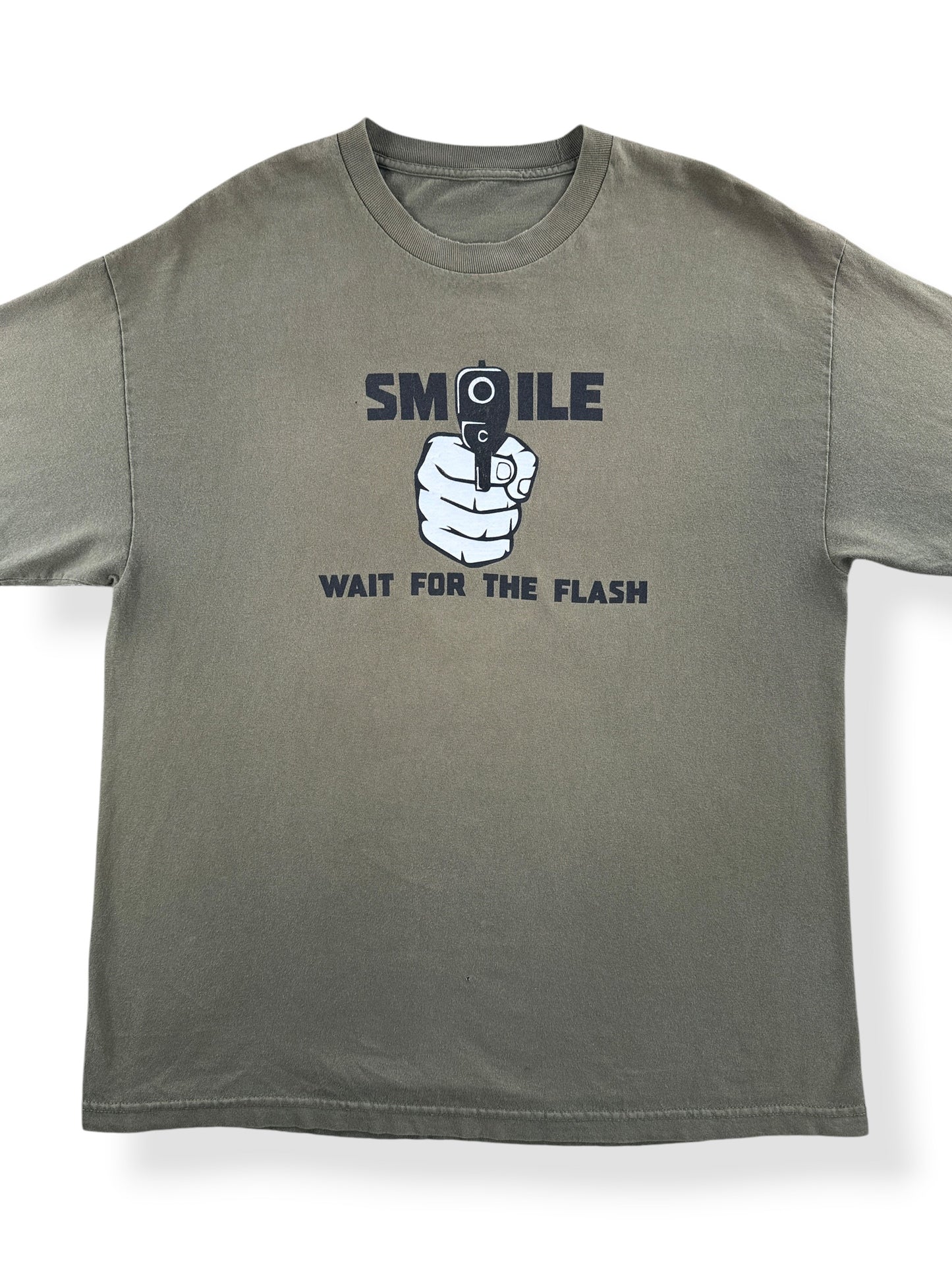 Front Close Up of Vintage Smile Wait For The Flash Tee SZ XL