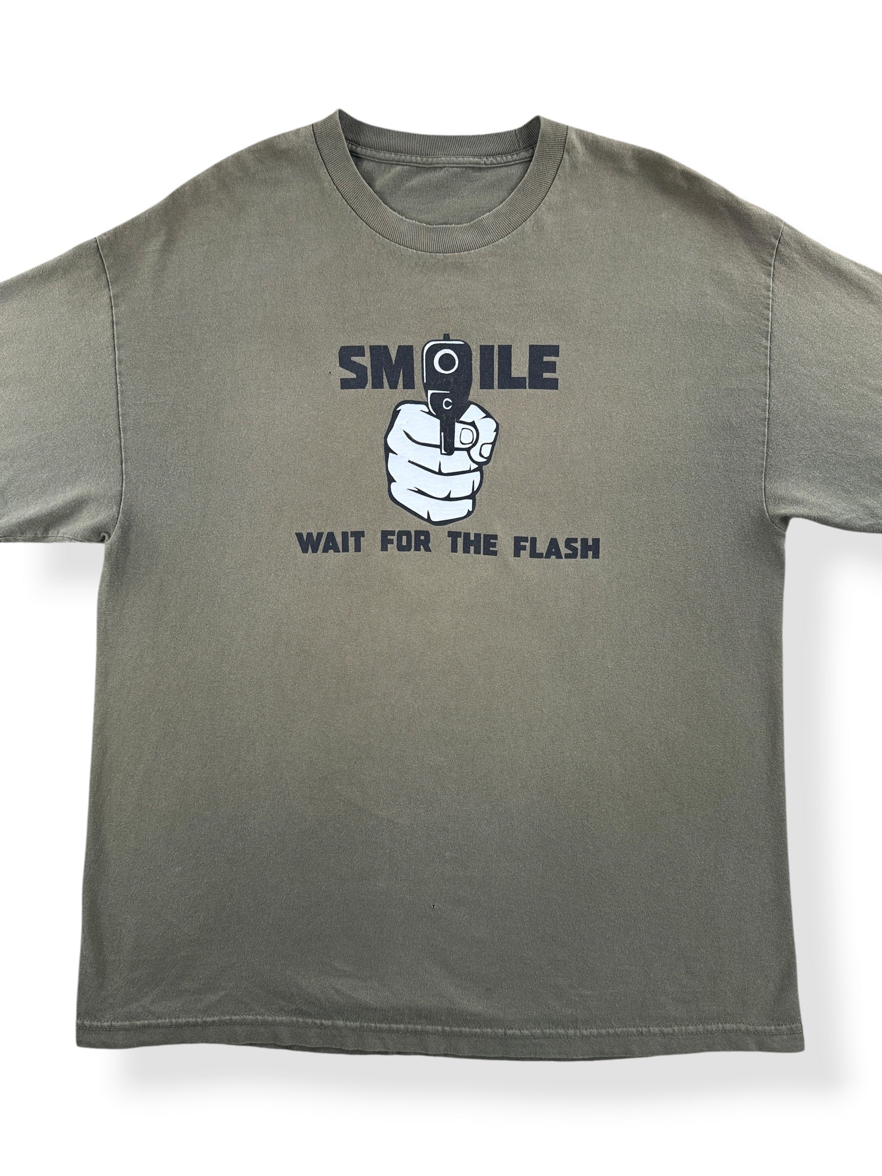 Front Close Up of Vintage Smile Wait For The Flash Tee SZ XL