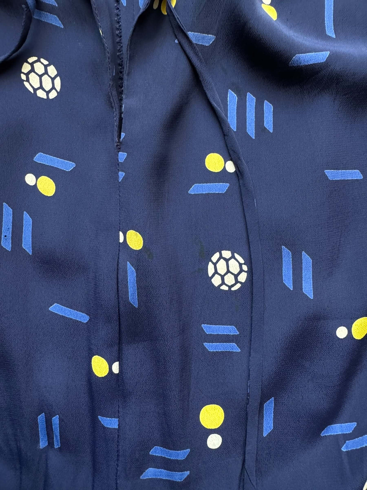 Close up of small satin on front of Vintage 1940s Rayon Geo Print Dress 