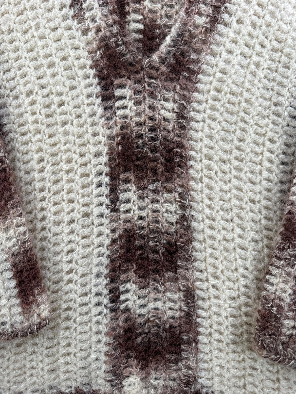Knit pattern on Vintage Mohair Blend Sweater SZ S