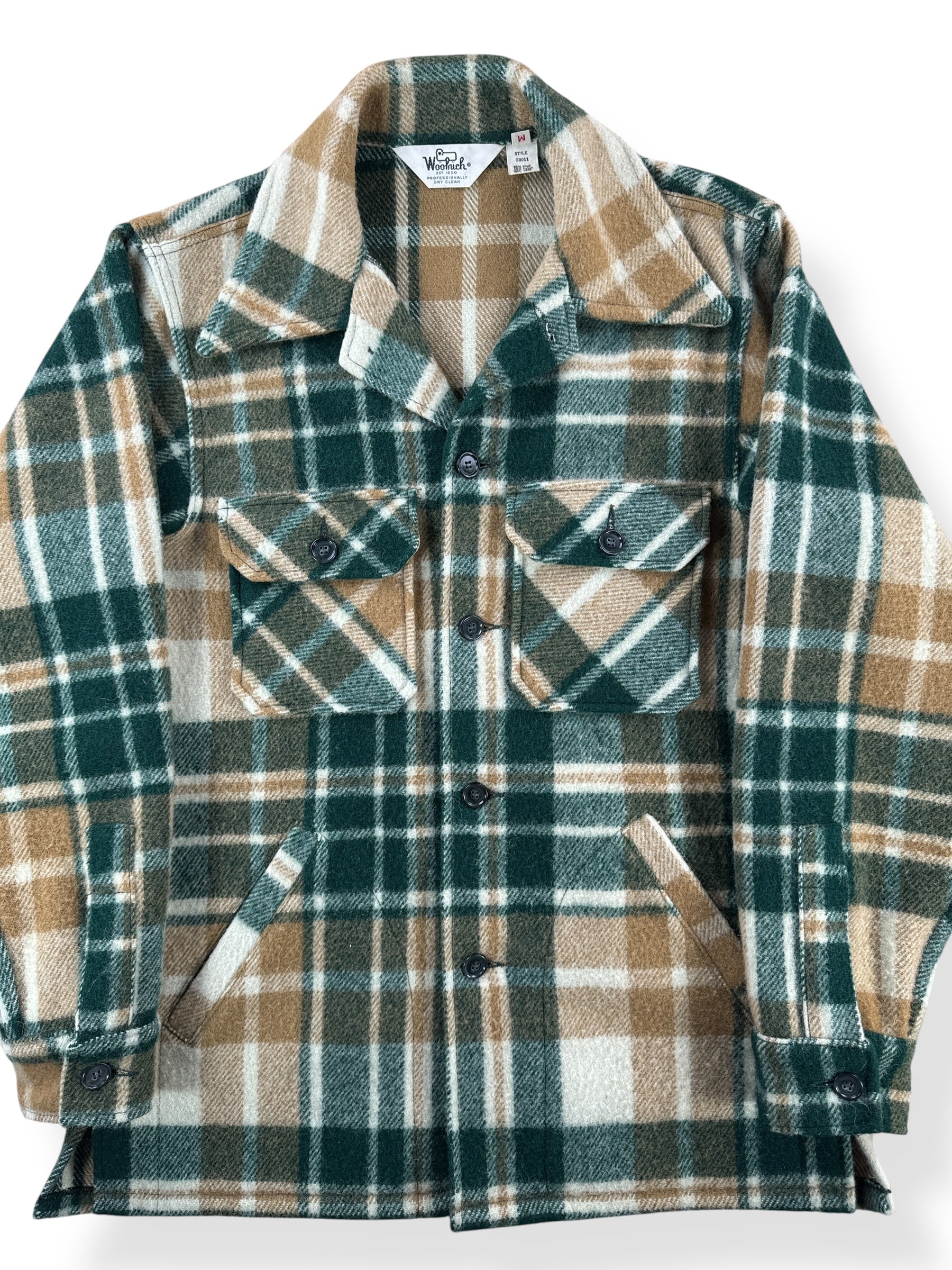 Front Close Up of Vintage Woolrich Green & Beige Plaid Jacket SZ M