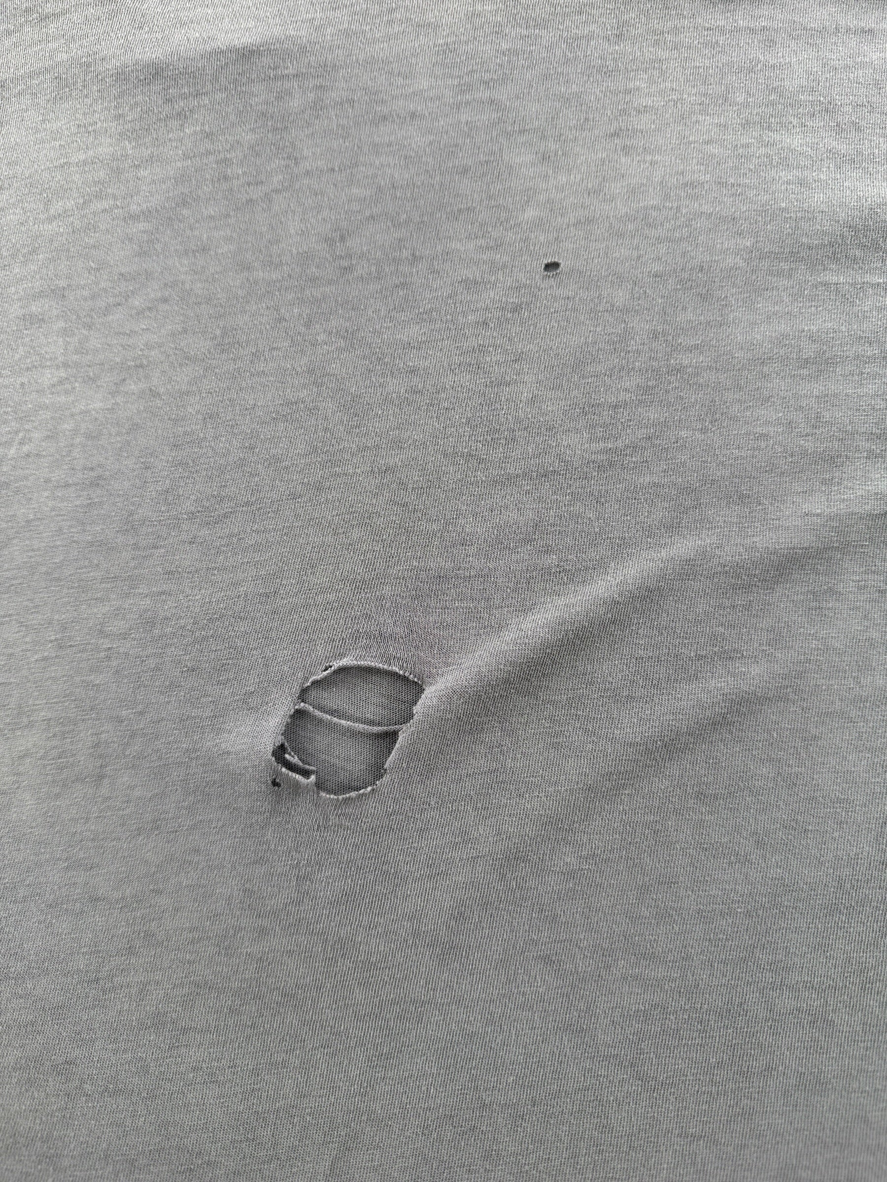 Holes on back of Vintage Thrashed Ramones Tee SZ XL
