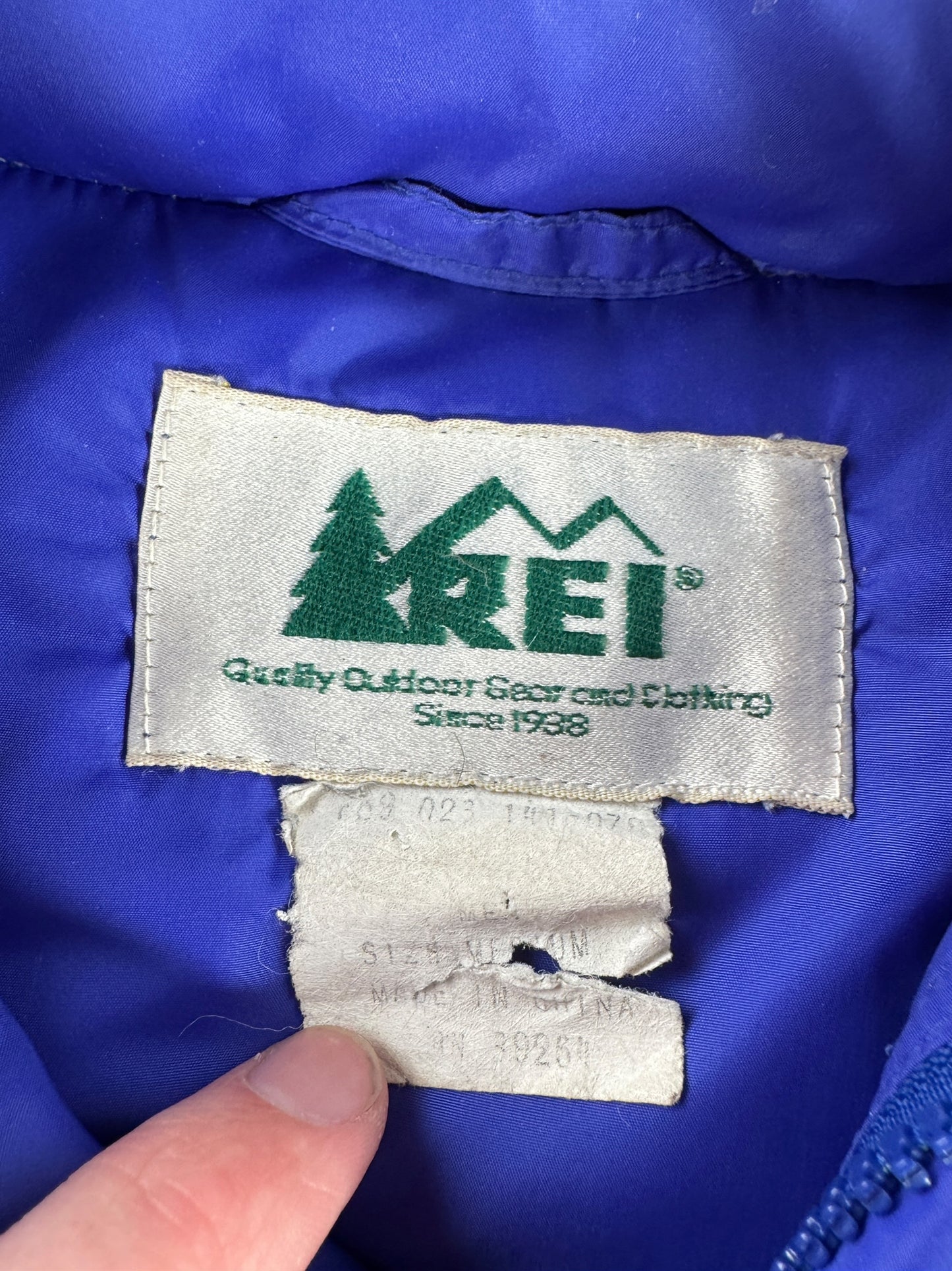 Label on Vintage REI Puffer Jacket SZ M AS IS