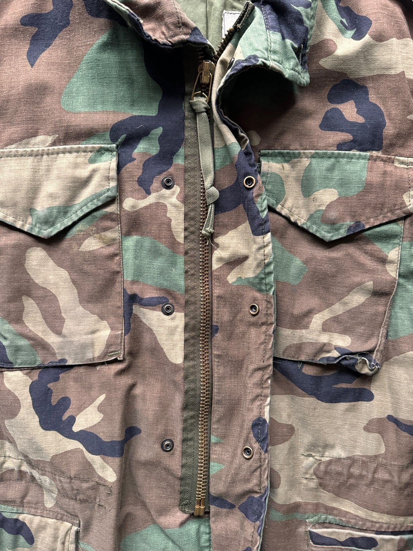 zipper on Vintage Woodland Camo Field Jacket SZ L