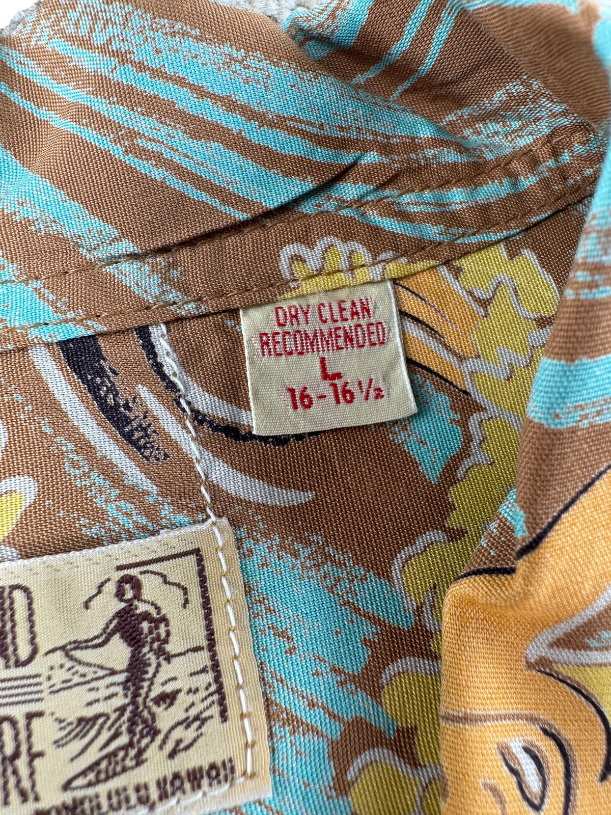 Size tag on Deadstock Sun Surf Repro Aloha Shirt SZ L (Fits M)
