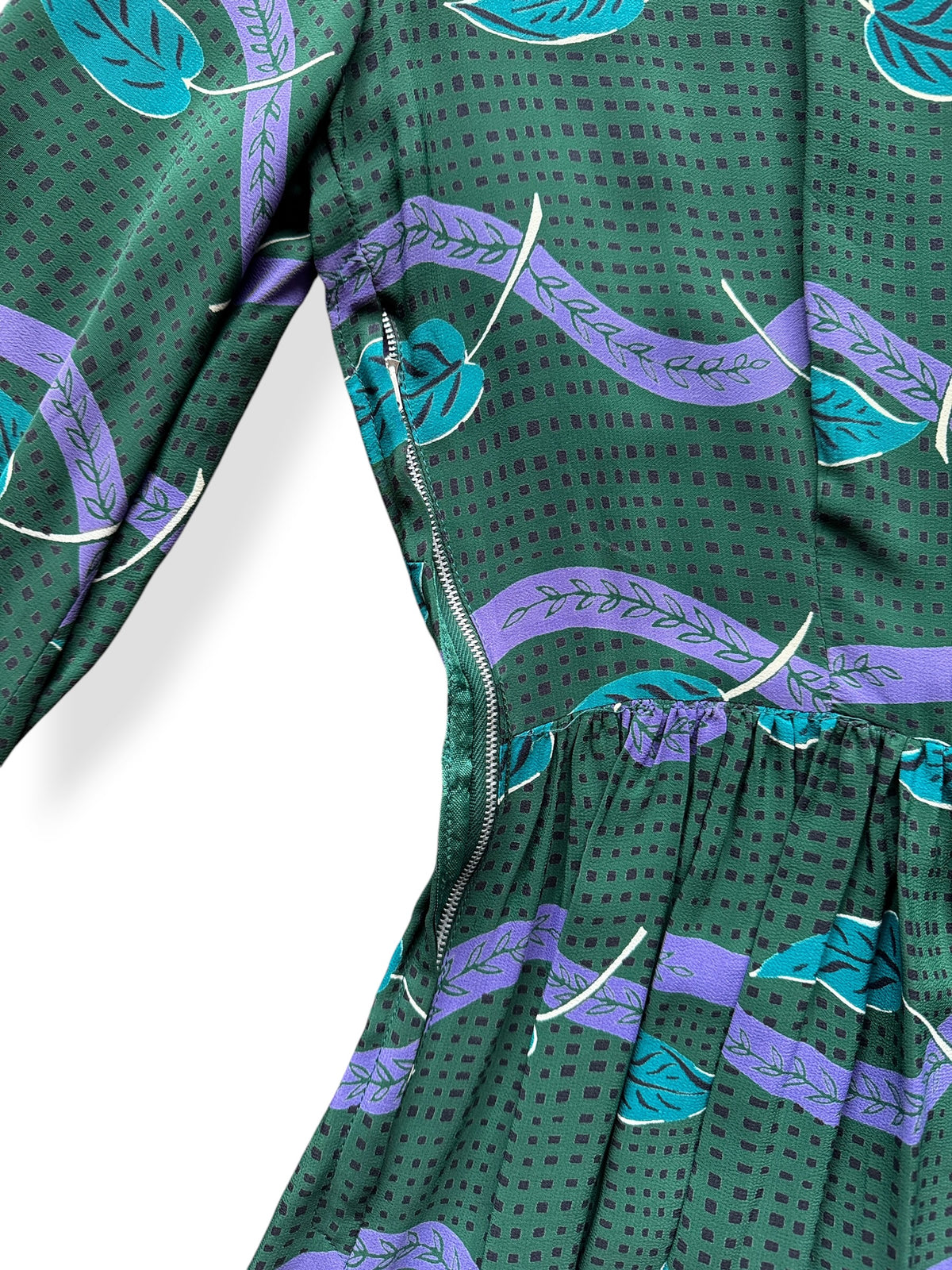 Side zipper on Vintage 40s Leaf Print Dress SZ S - AS IS