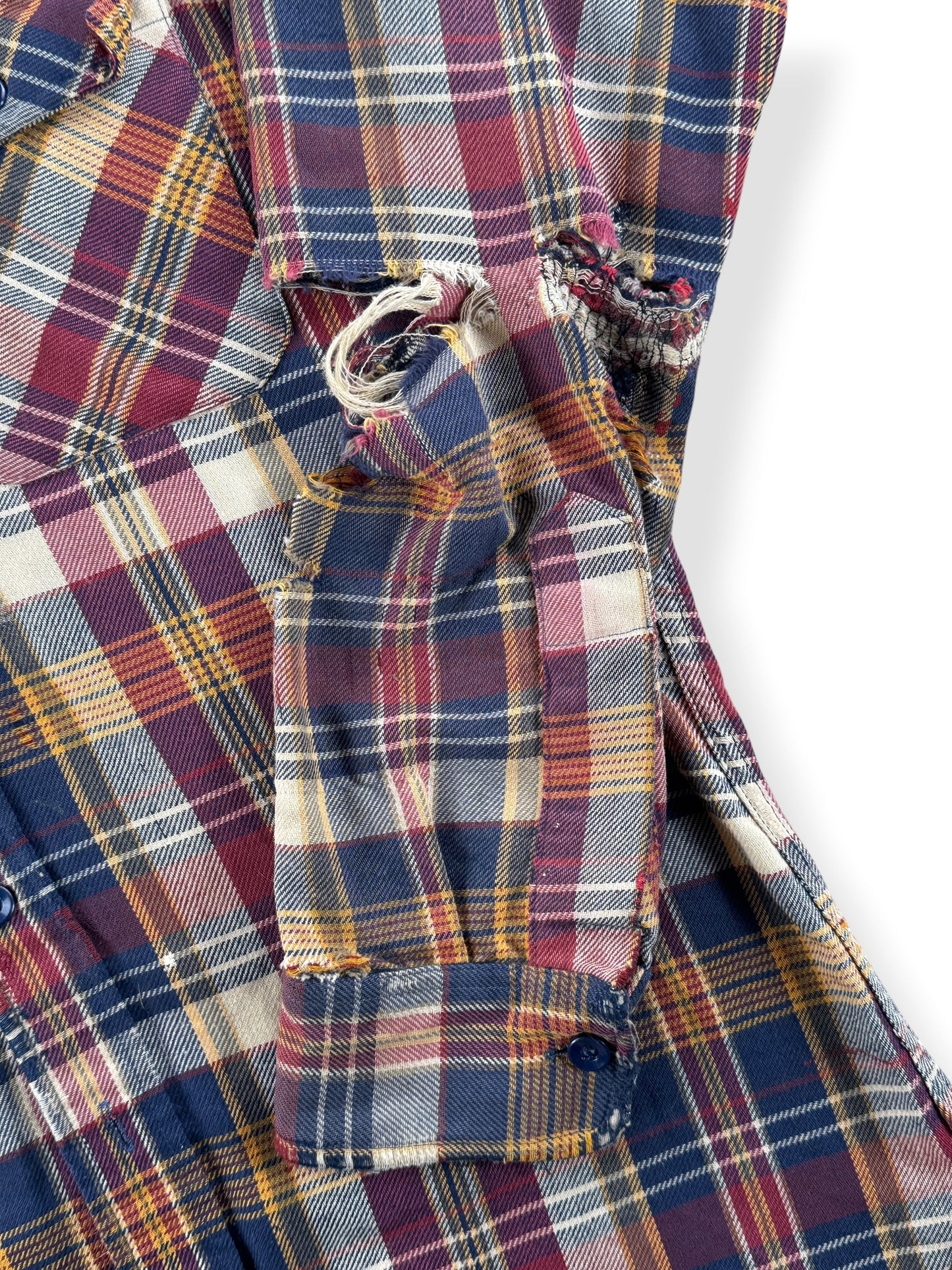 Damage on sleeve of Vintage Thrashed 80's JC Penney Flannel SZ M