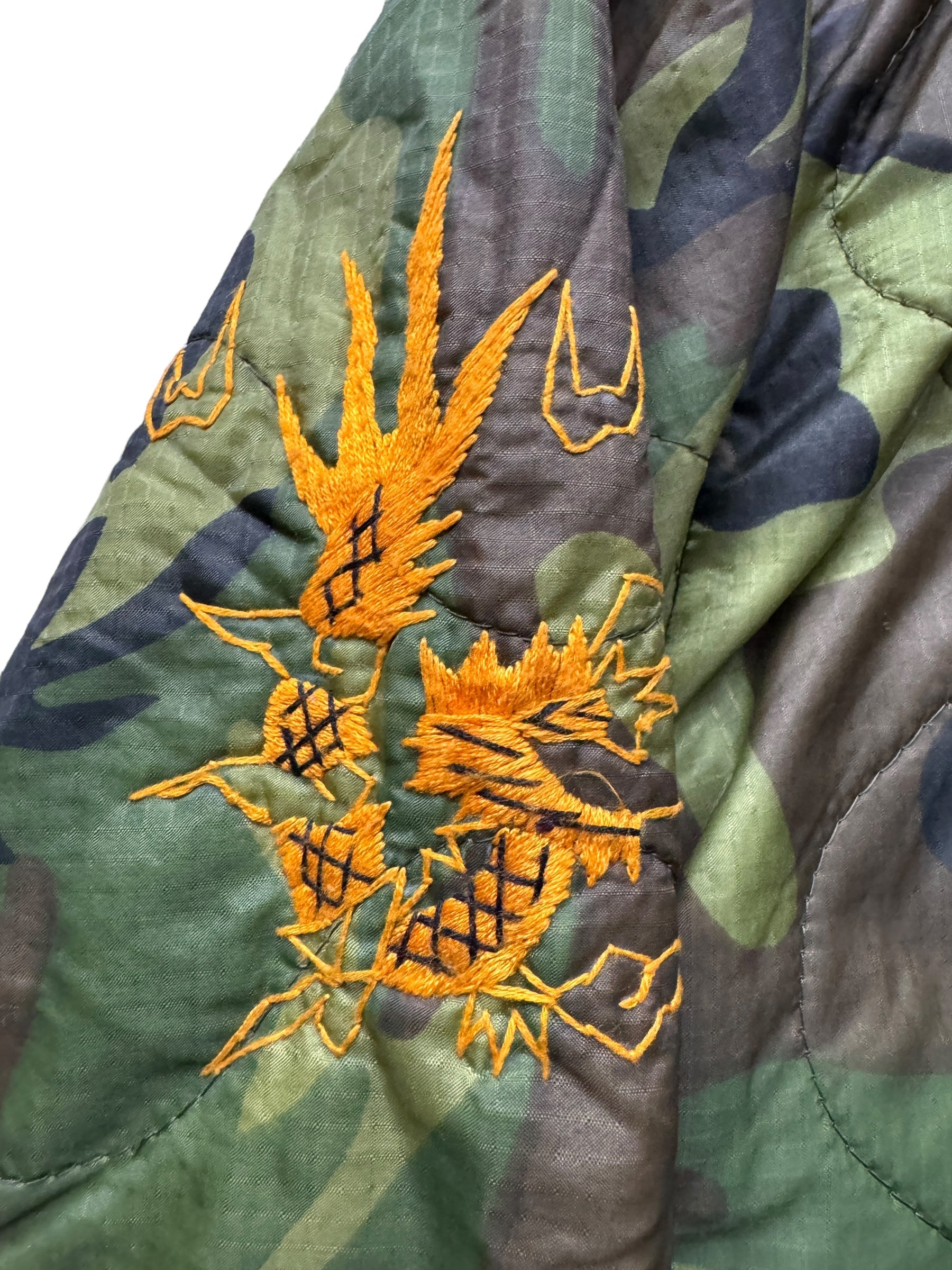 Sleeve Embroidery on Vintage Vietnam Camo Liner Souvenir Jacket w/ Busted Zipper SZ M