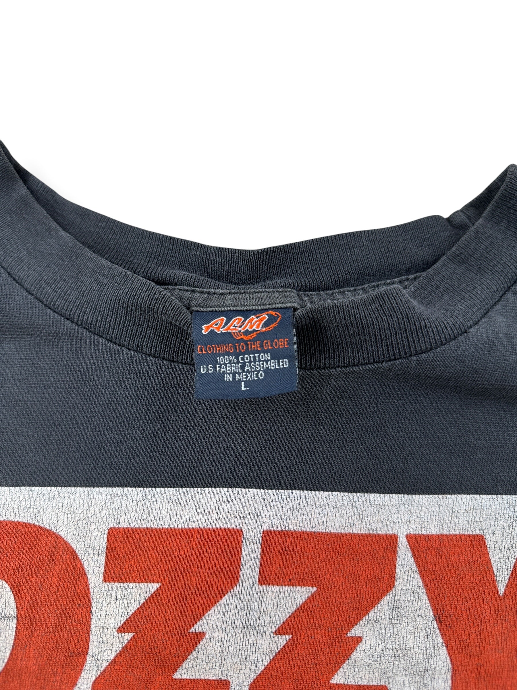 Tag on Vintage 2002 Distressed Ozzy Jaws Tee SZ L