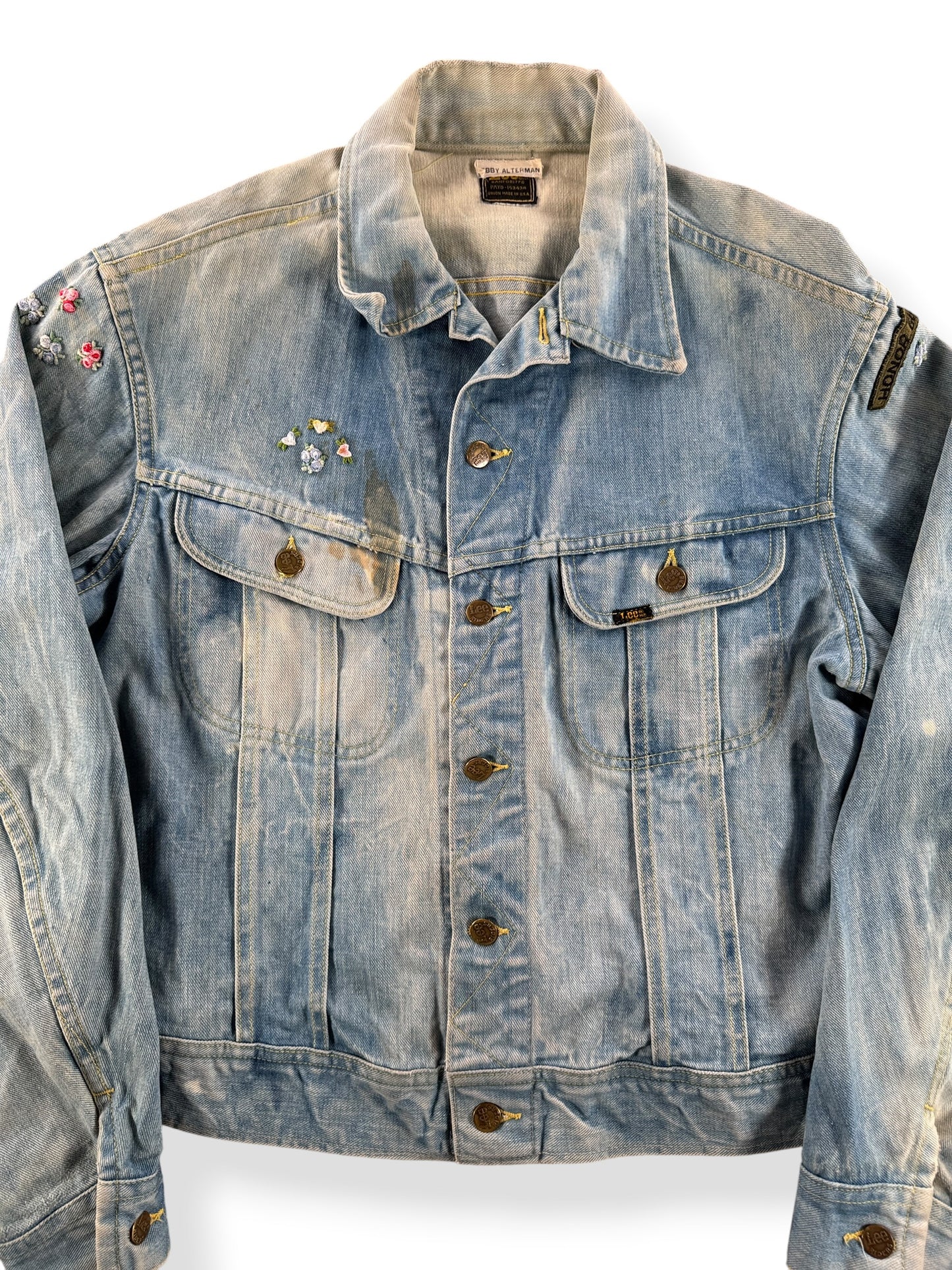 Front Close Up of Vintage Lee 101-J Floral Embroidery Trucker SZ L