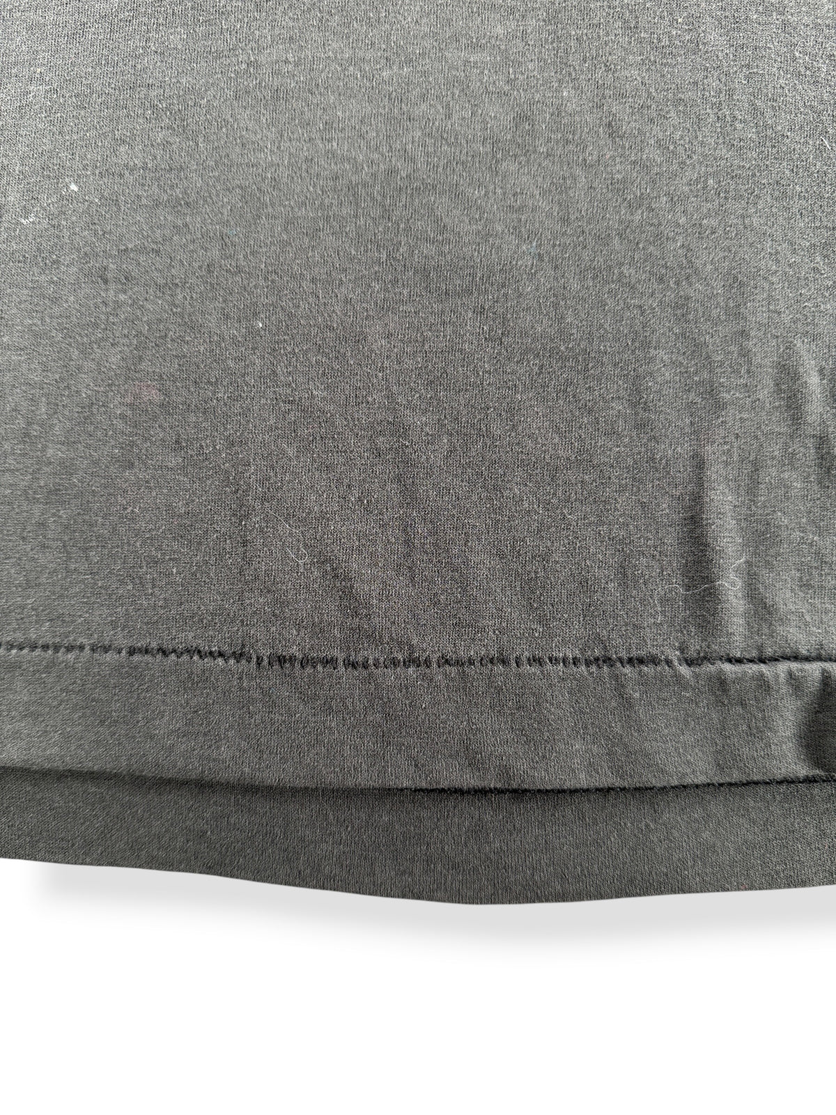 Single stitch bottom seam of Vintage 80's L. Ron Hubbard Novel Tee SZ S