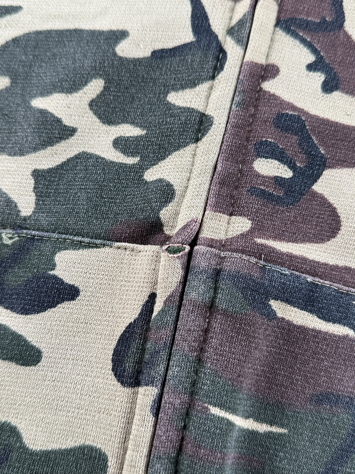 Ware around pockets of Vintage Thermal Lined Woodland Camo Zip Up Hoodie SZ M