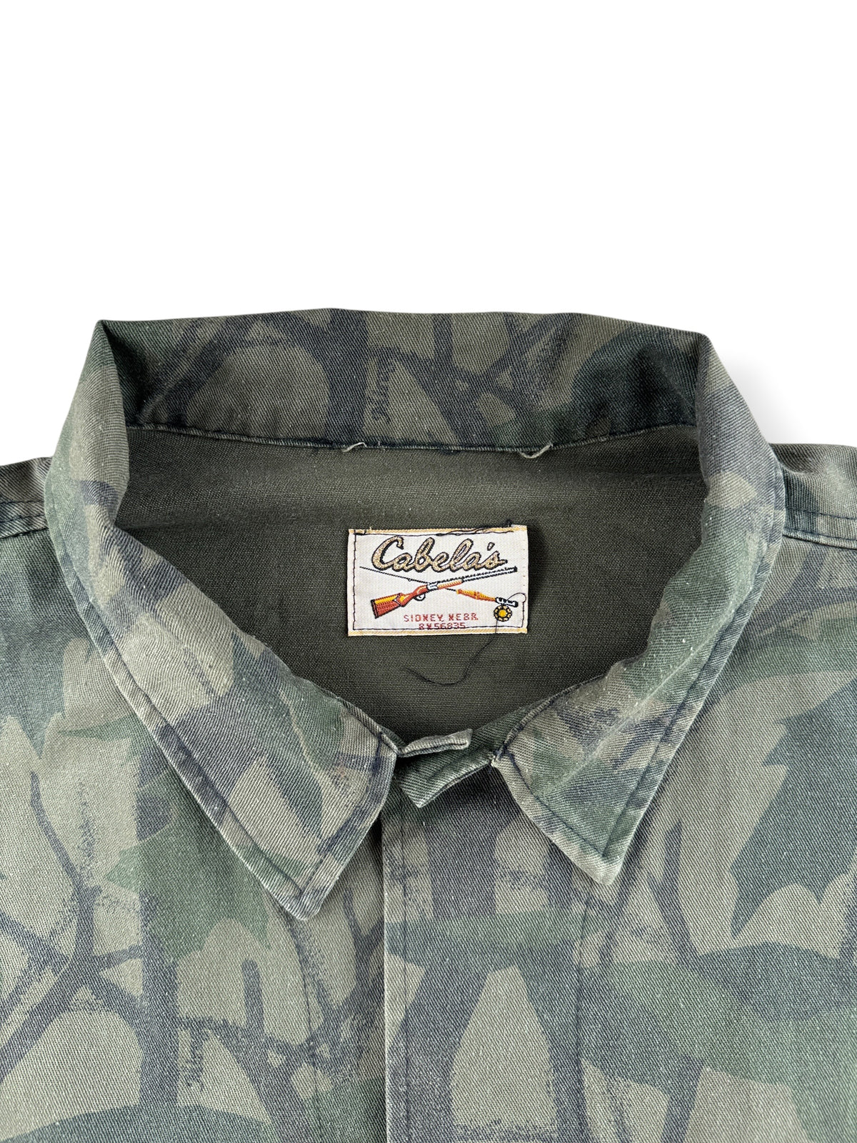 Collar on Vintage Cabella's Camo Chore Coat SZ XXL