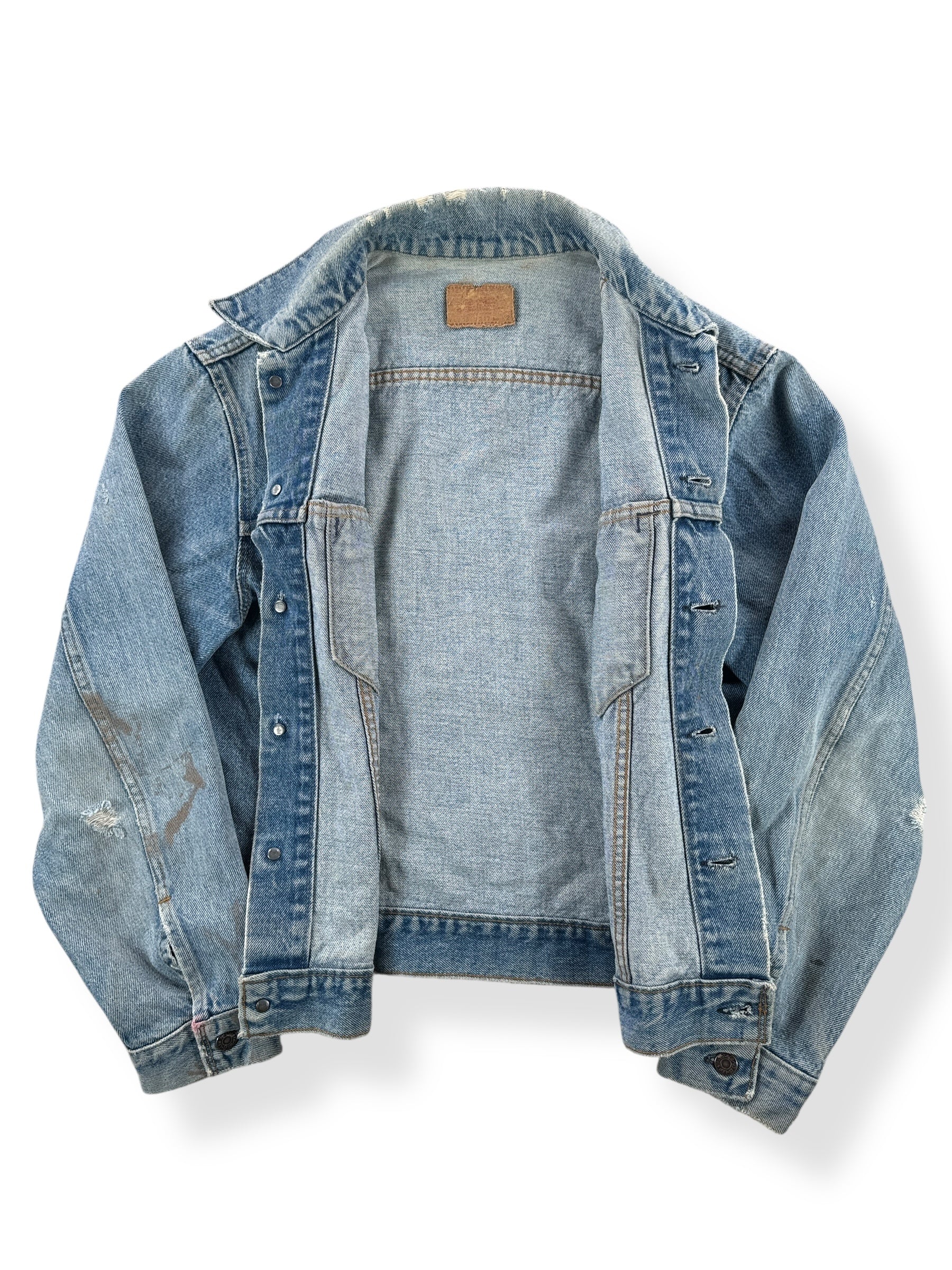 Inside of Vintage Light Wash Levis 2 Pocket 70505 Jacket SZ 42