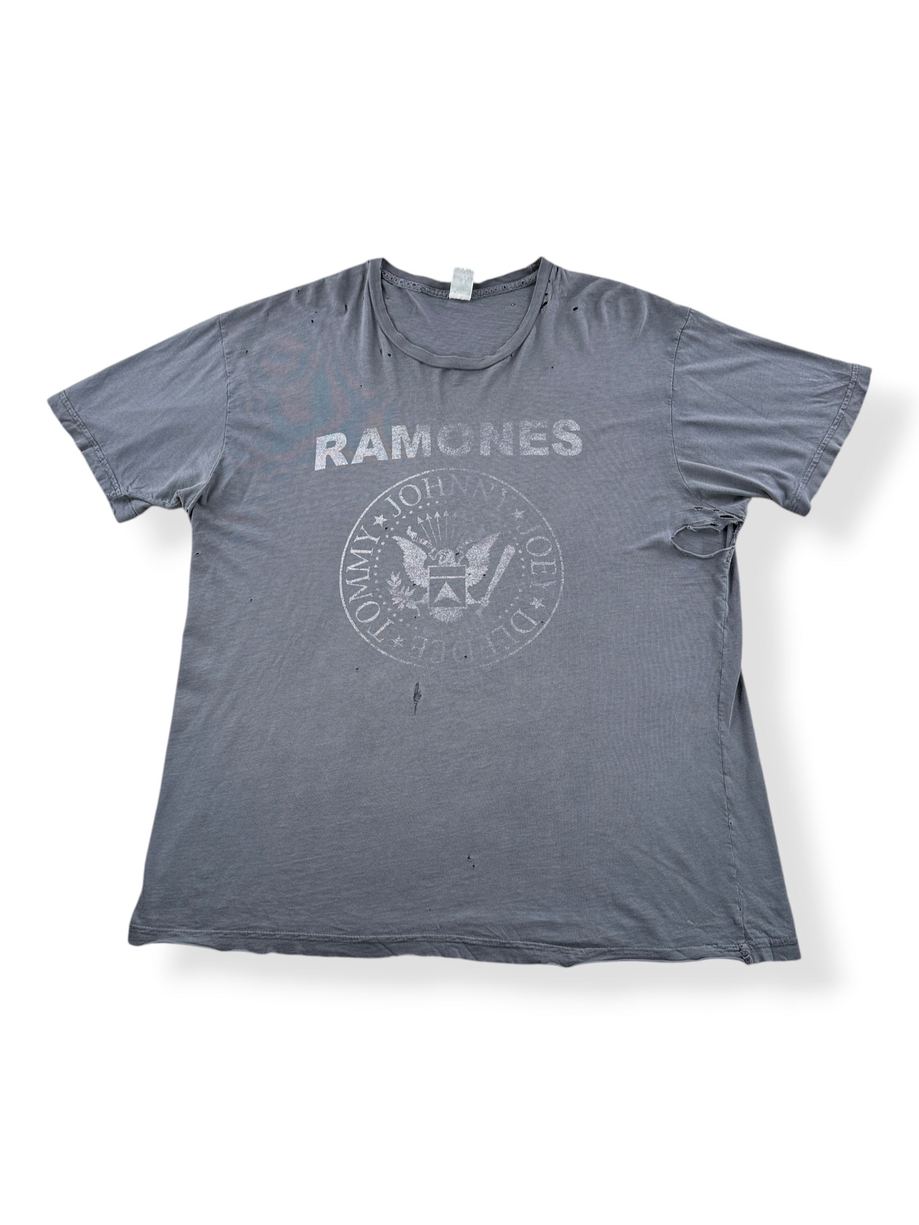 Front of Vintage Thrashed Ramones Tee SZ XL