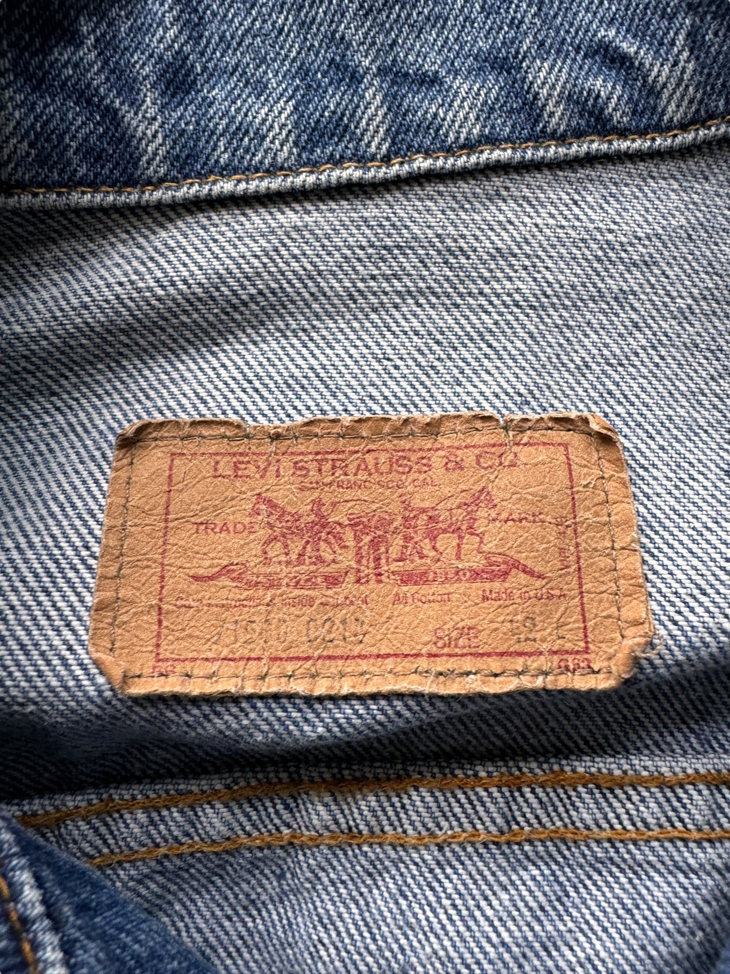 Label on Vintage Levis 4-Pocket Denim Trucker 71506 SZ 42L