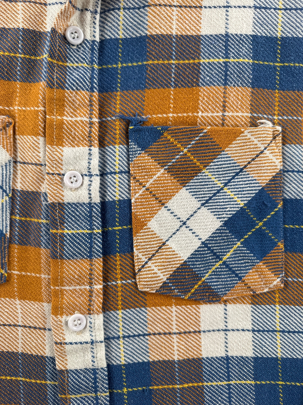 Buttons and pockets on Vintage Big Mac Cotton Flannel SZ M