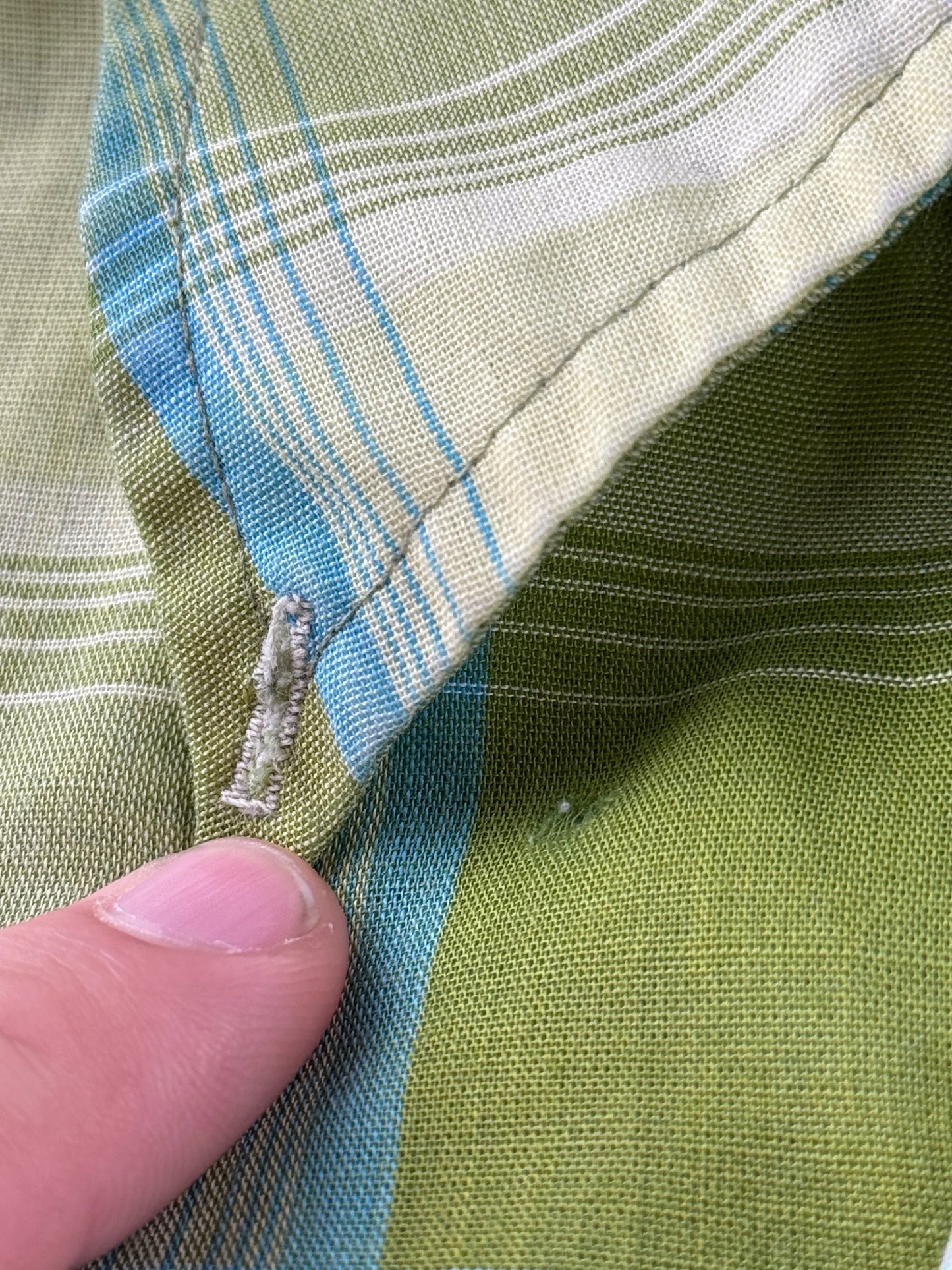 Missing collar button on Vintage 60s Towncraft Green Plaid SS Button Up Shirt SZ M
