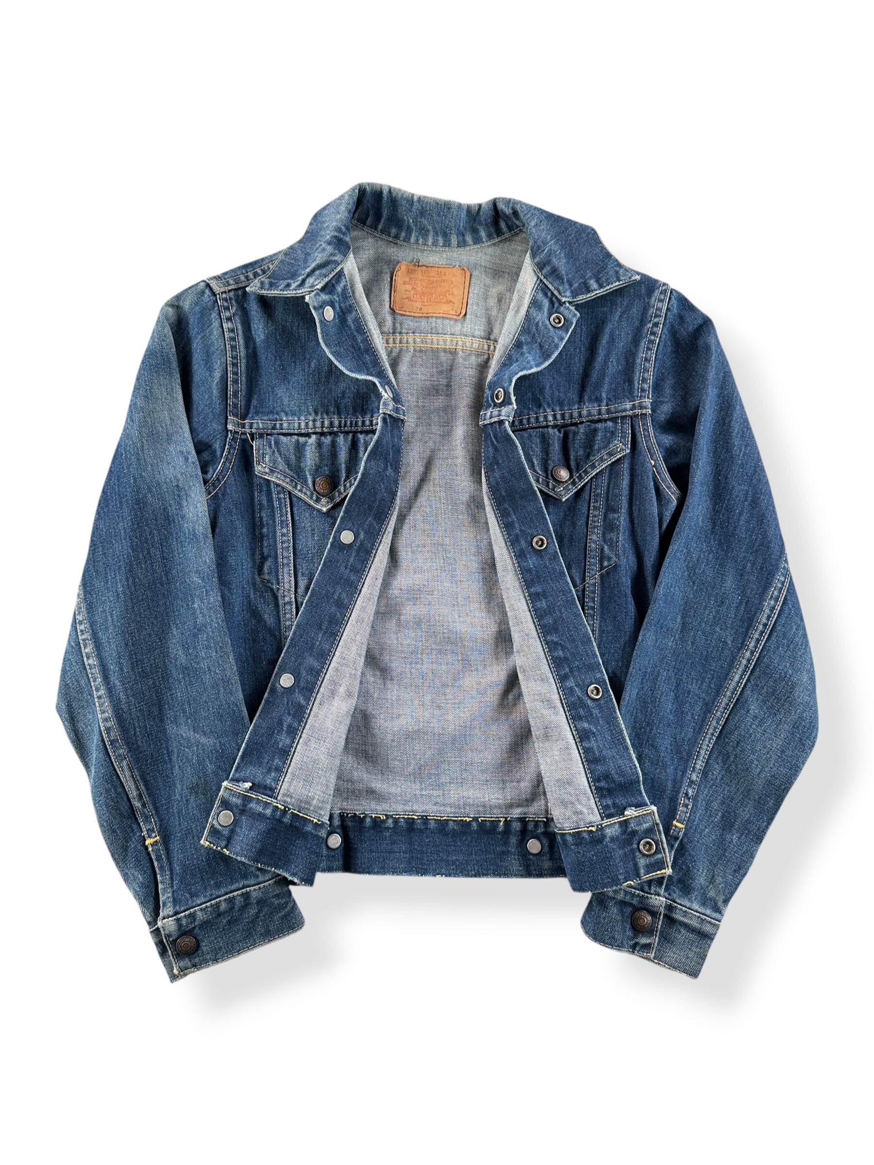 Inside of Vintage Ladies Levis Big E 557B Trucker Jacket SZ 16