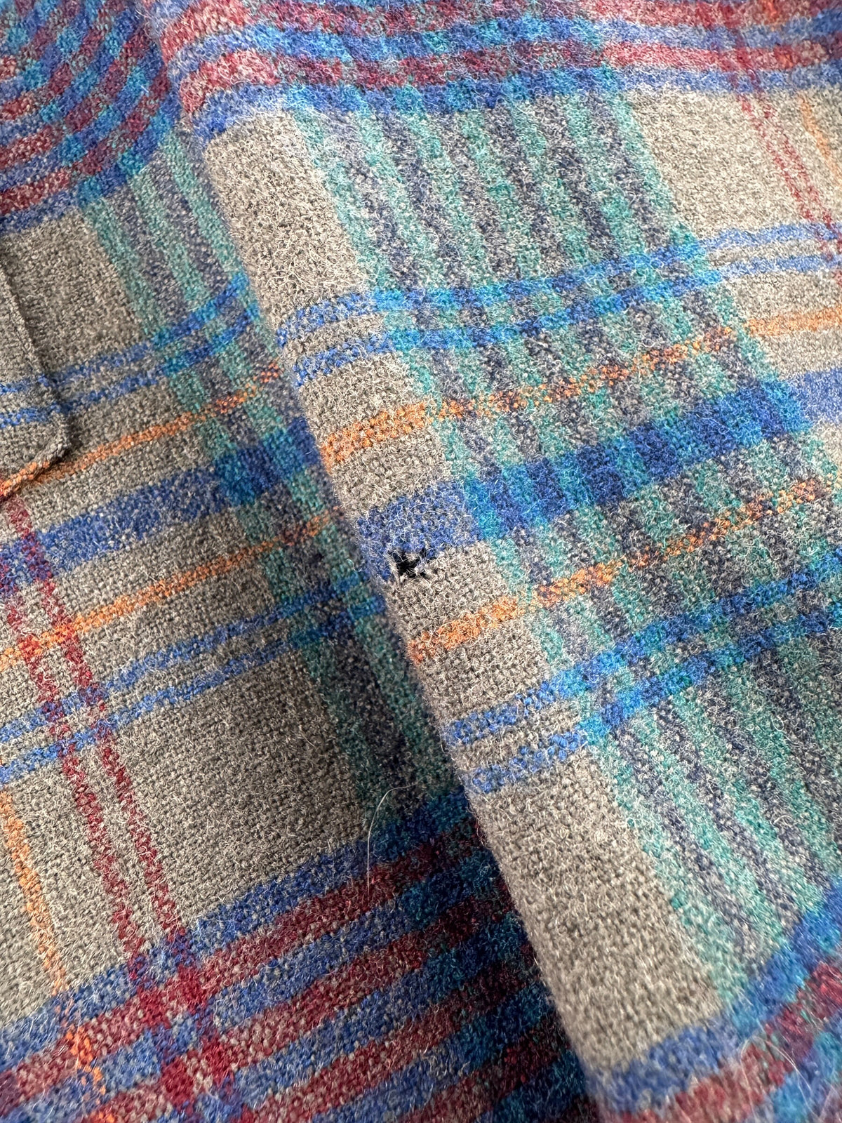 Hole on Vintage Pendleton Blue Plaid Flannel SZ M