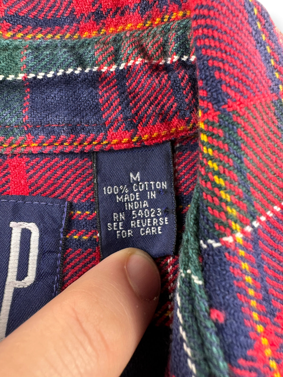 Size tag on Vintage Gap Cotton Flannel SZ M