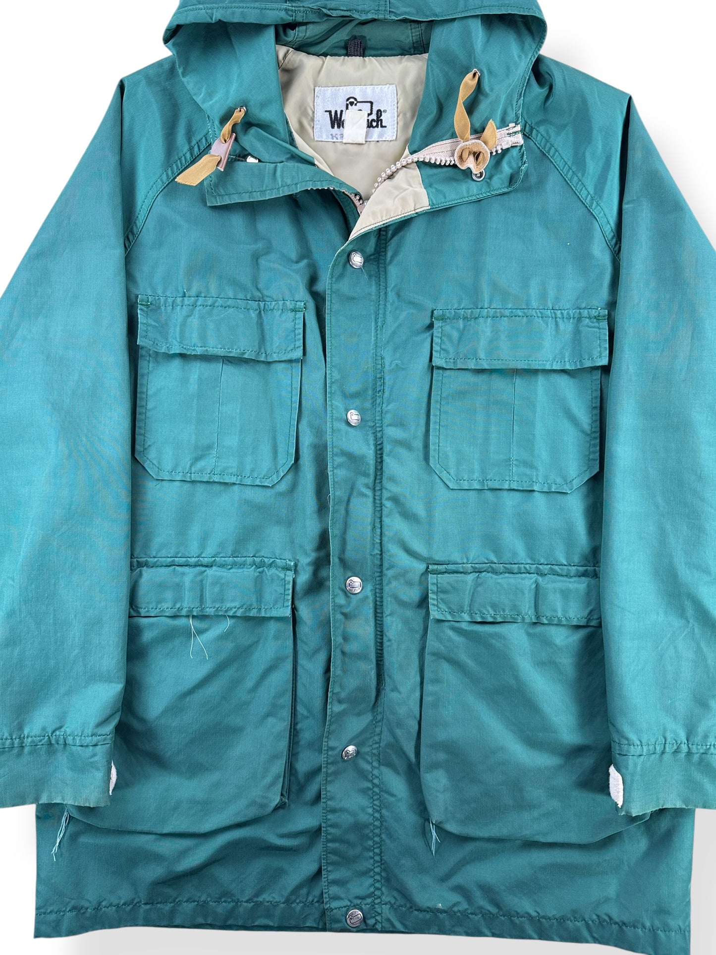 Front Close Up of Vintage Woolrich Parka SZ M