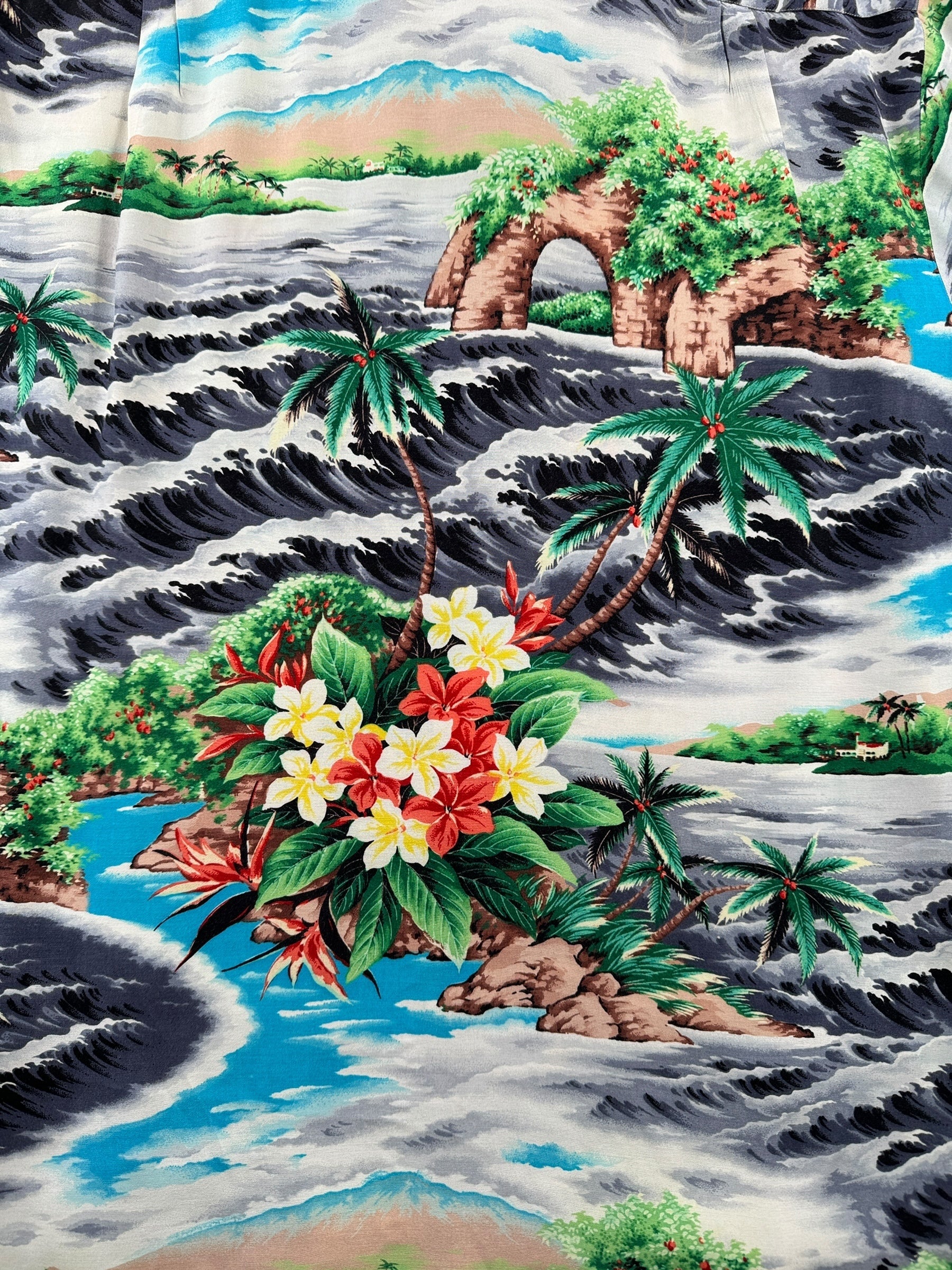 Back Design on Vintage Pali Rayon Aloha Shirt SZ M