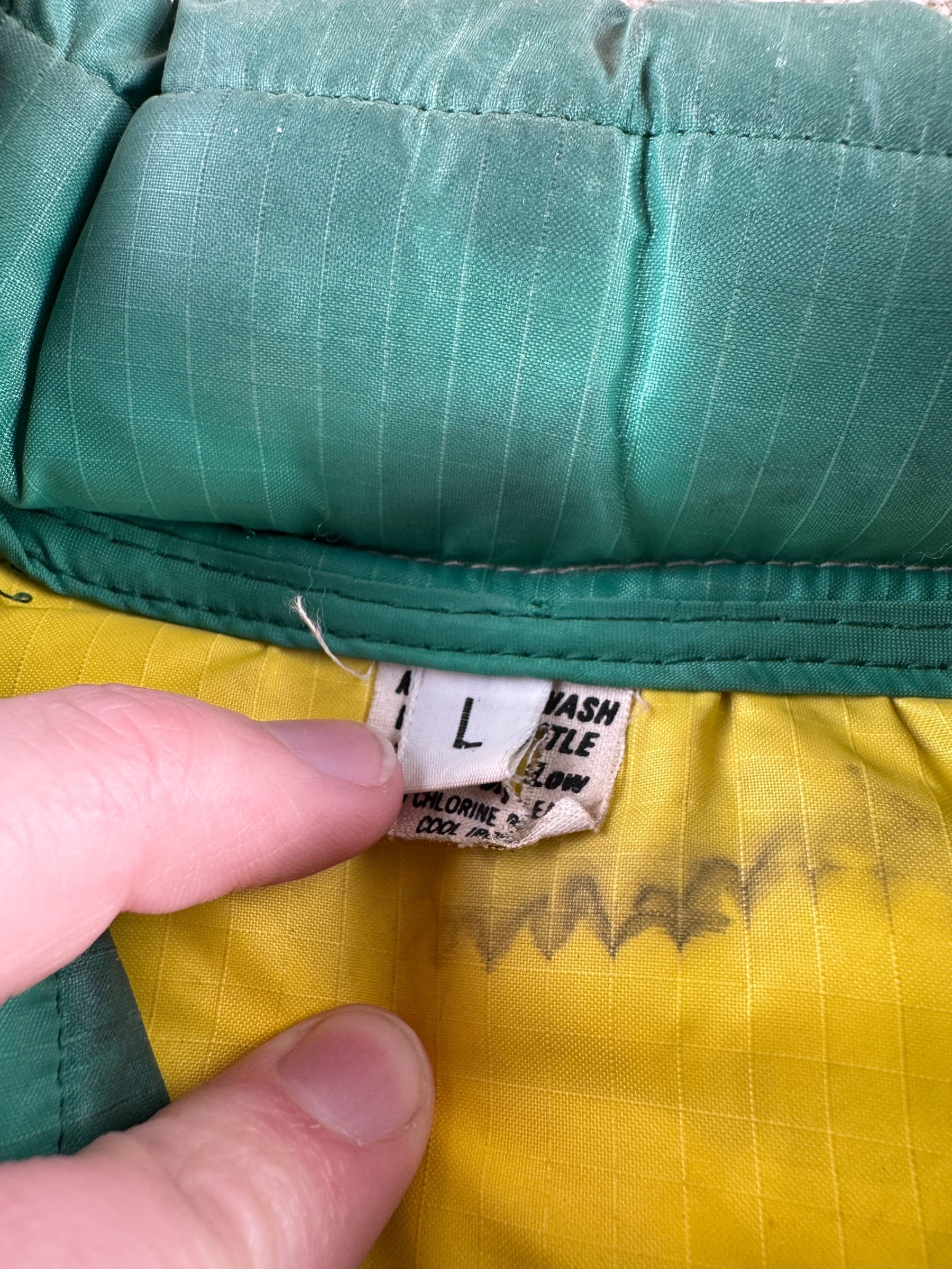 Size on Vintage Reversible Green Puffer Vest SZ L