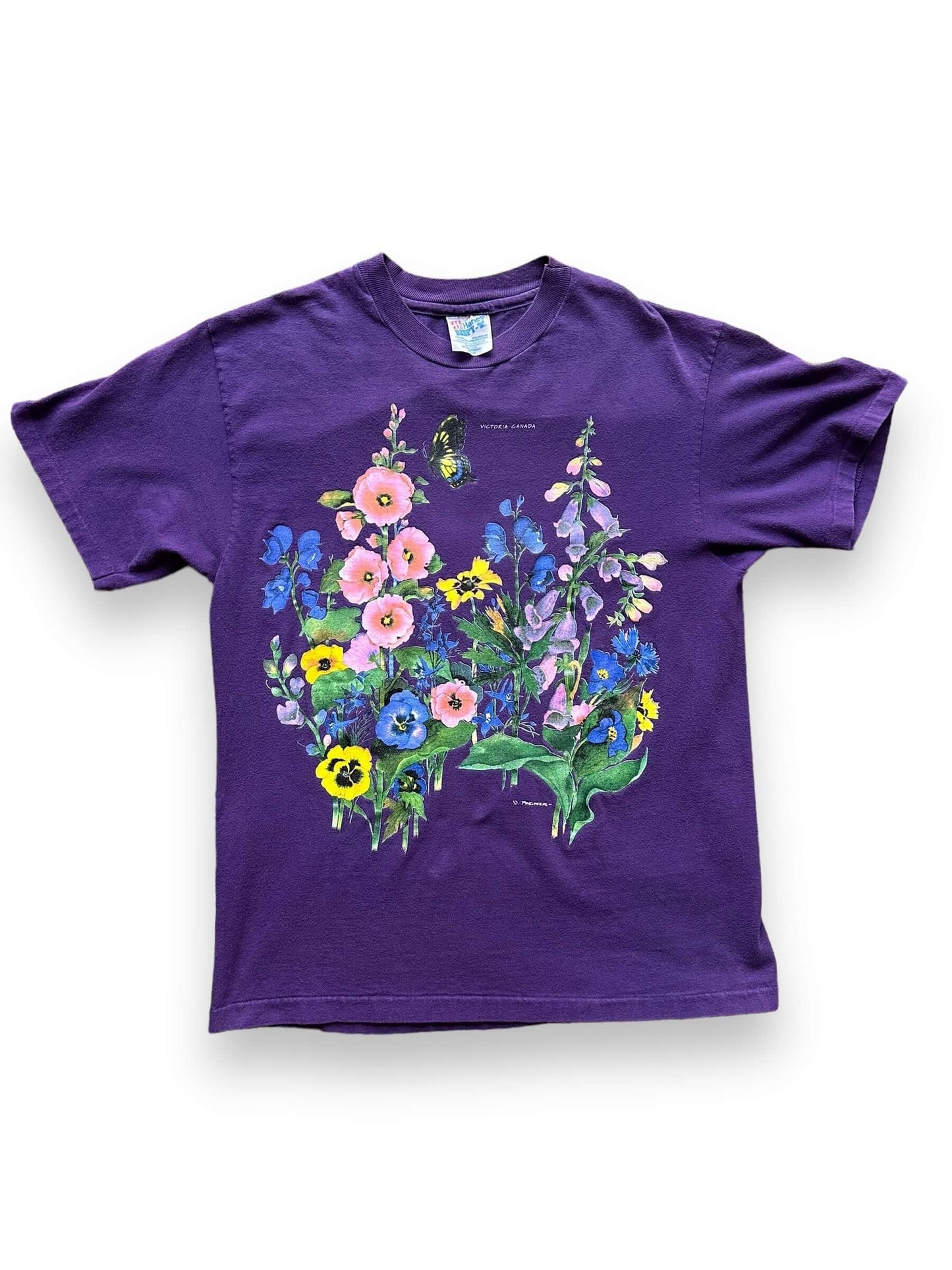 front of Vintage Victoria, BC Flowers Tee SZ M