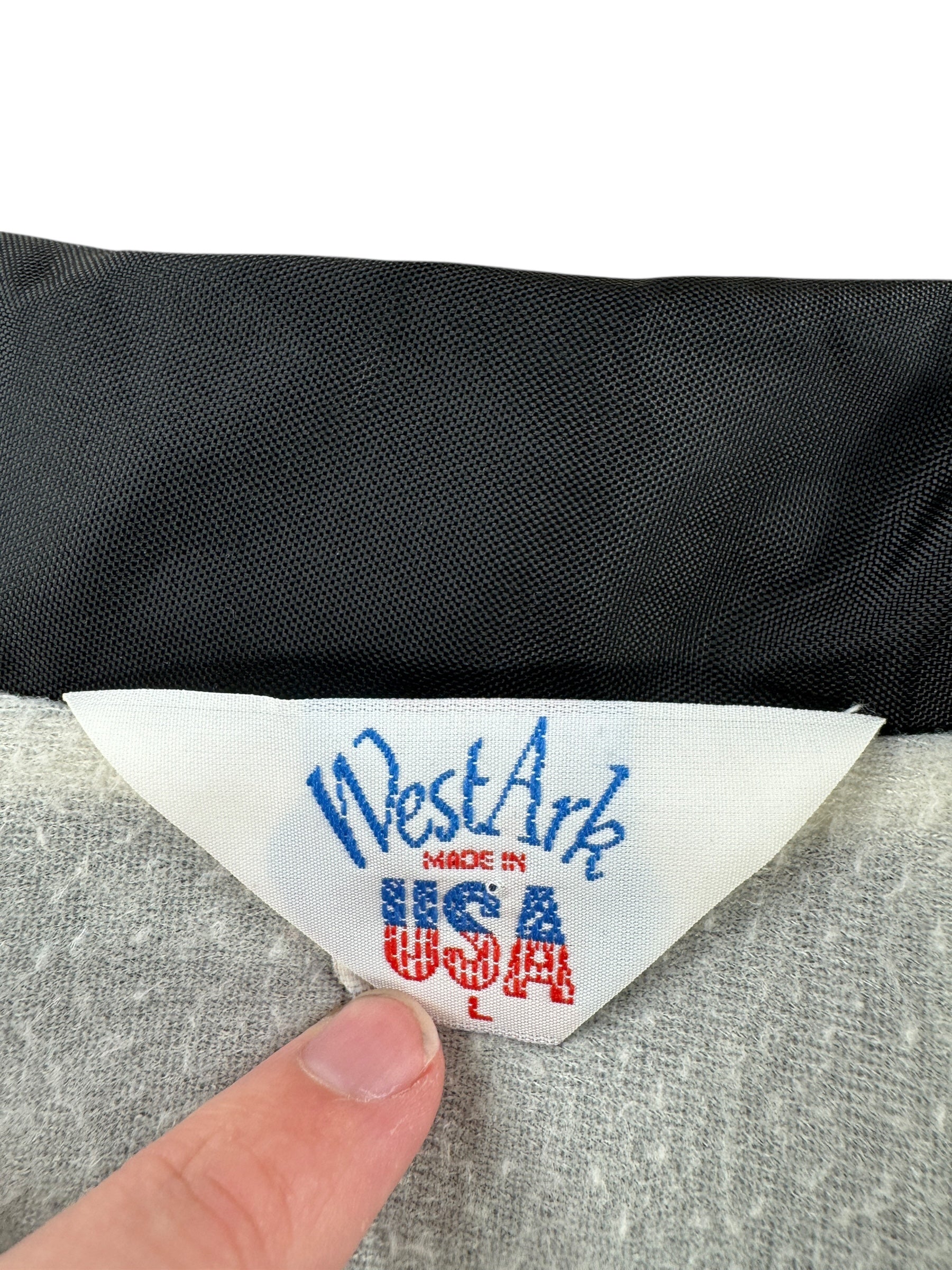 Tag on Vintage Georgetown Tavern Windbreaker SZ L
